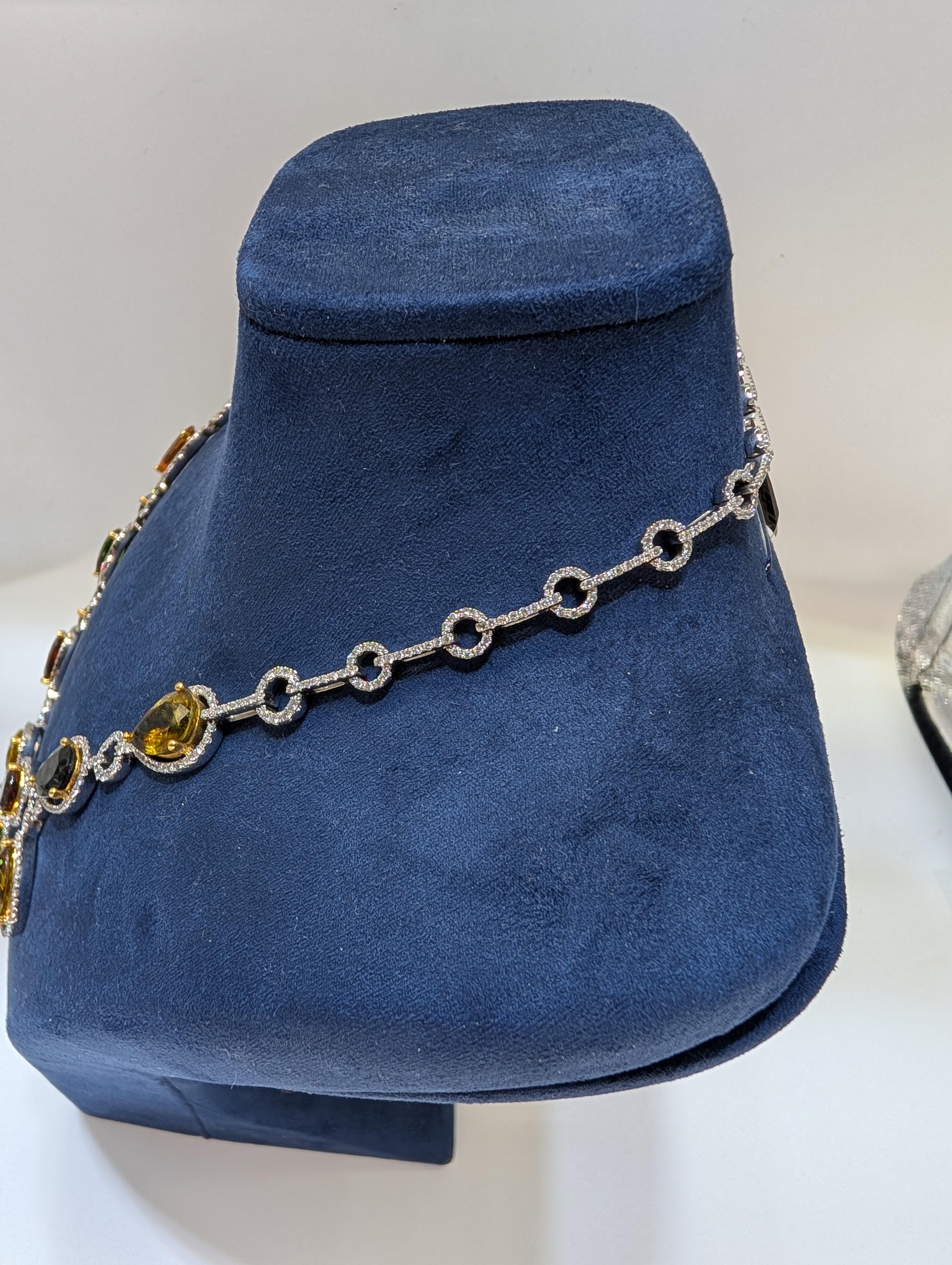 Halskette mit mehrfarbigem Turmalin und Diamanten Damen im Angebot