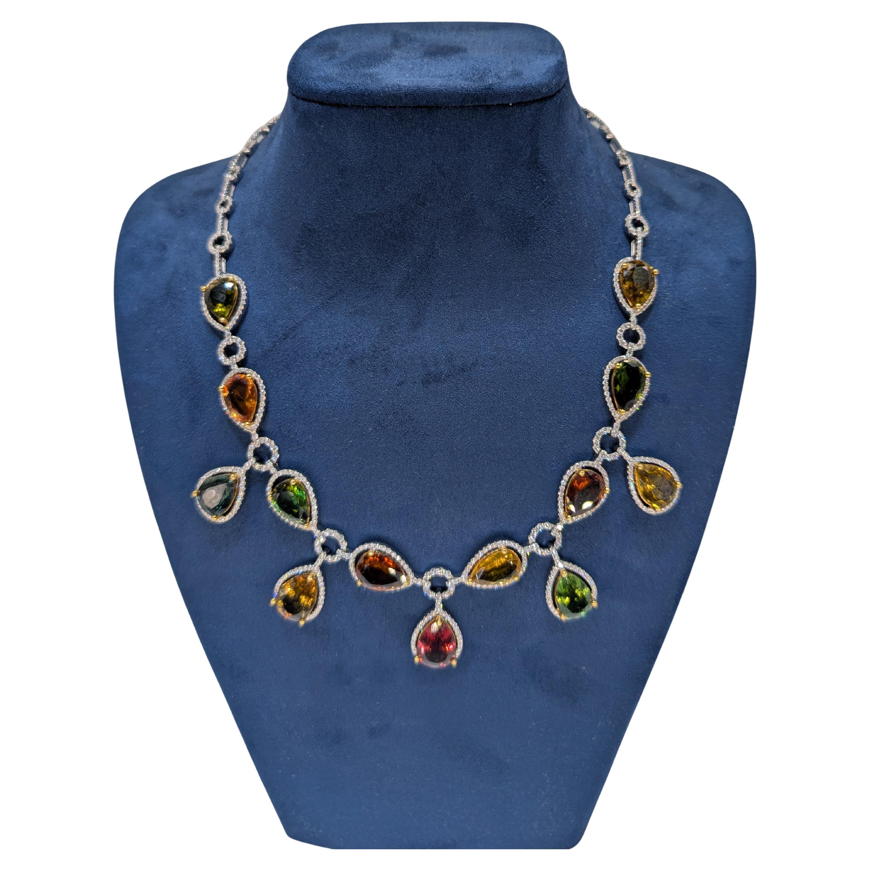 Halskette mit mehrfarbigem Turmalin und Diamanten im Angebot