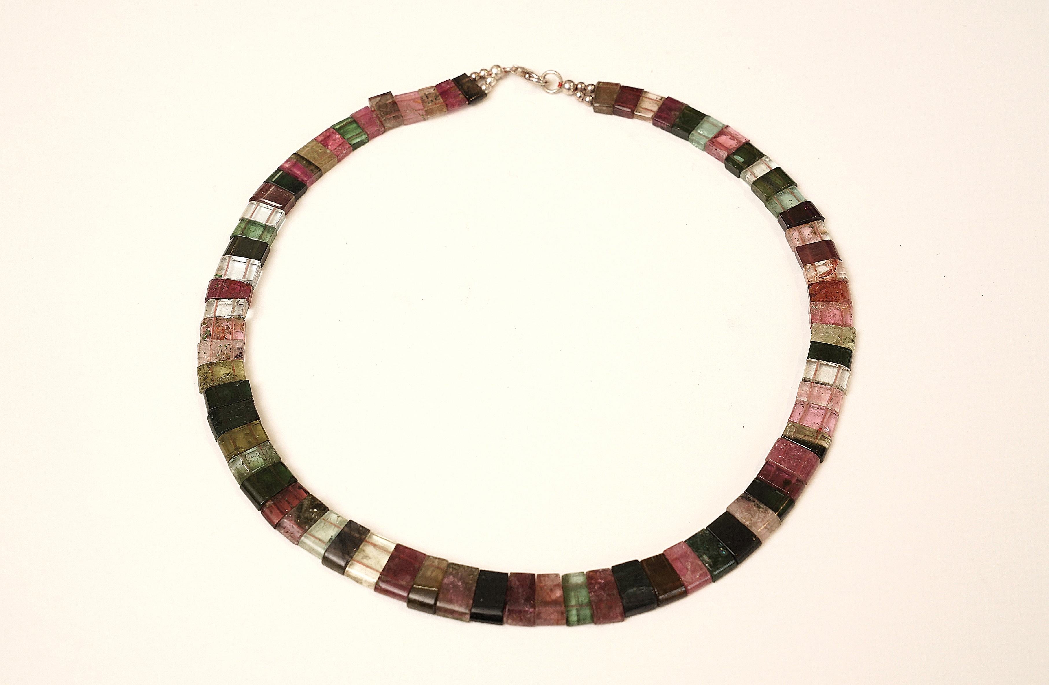 Mehrfarbige Turmalinperlen-Choker-Halskette (Carréeschliff) im Angebot
