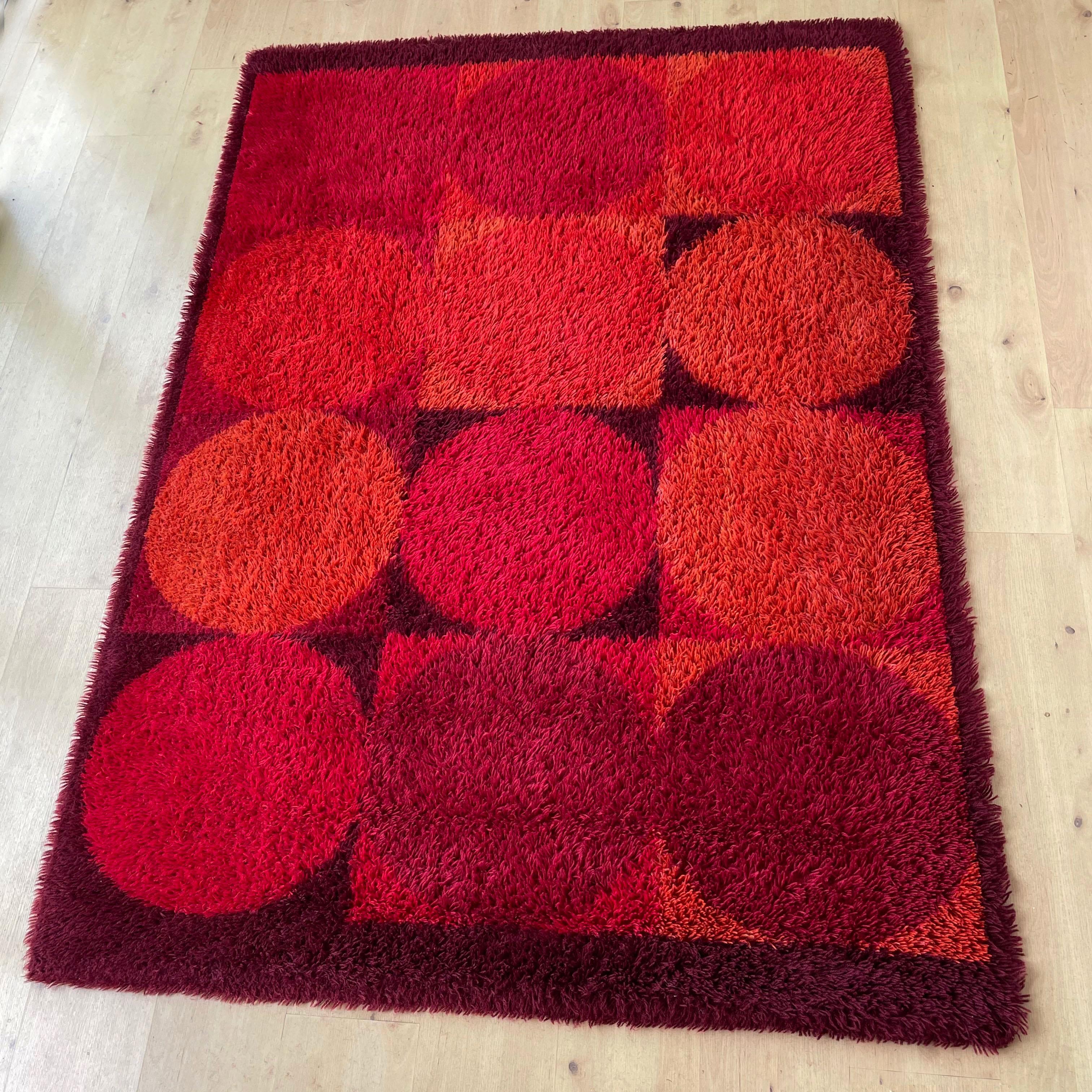 Article:

Original high pile rug rya rug.


Decade:

1970s


Origin:

Denmark



This rug is a great example of 1970s pop art interior. Made in high quality weaving technique. This high quality high pile rug was designed in the 1970s