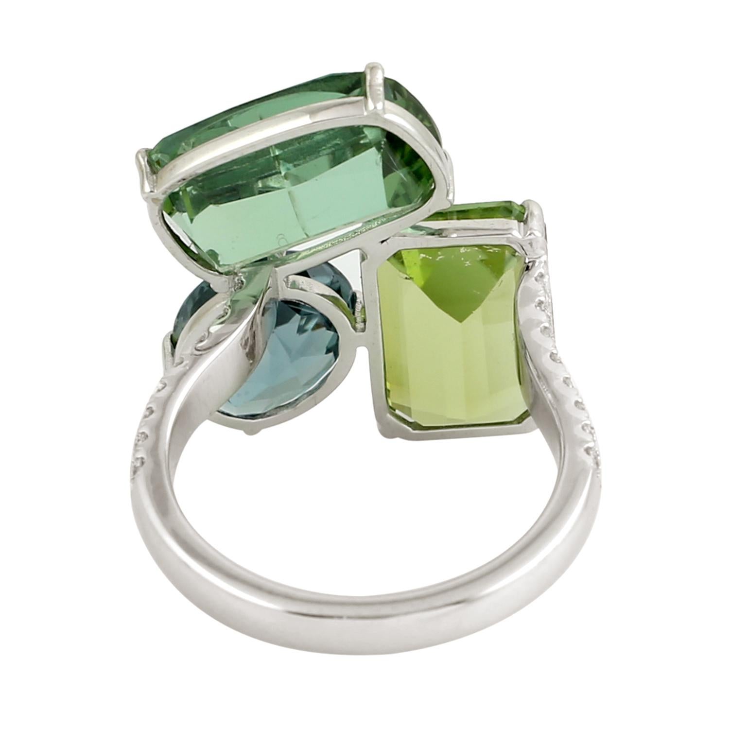 Art déco Bague à 3 pierres en or blanc 18 carats avec tourmaline Vivid Diamonds en vente