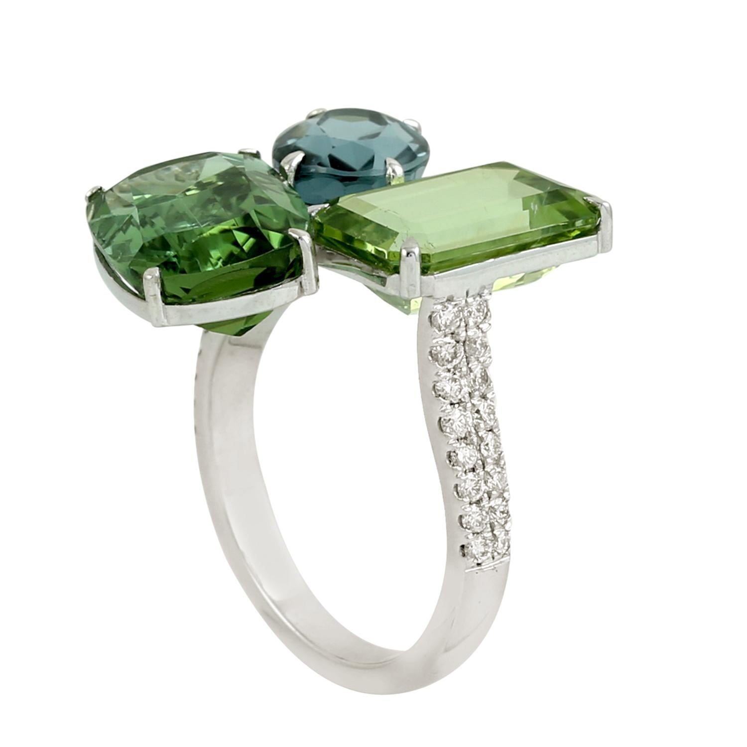 Taille mixte Bague à 3 pierres en or blanc 18 carats avec tourmaline Vivid Diamonds en vente