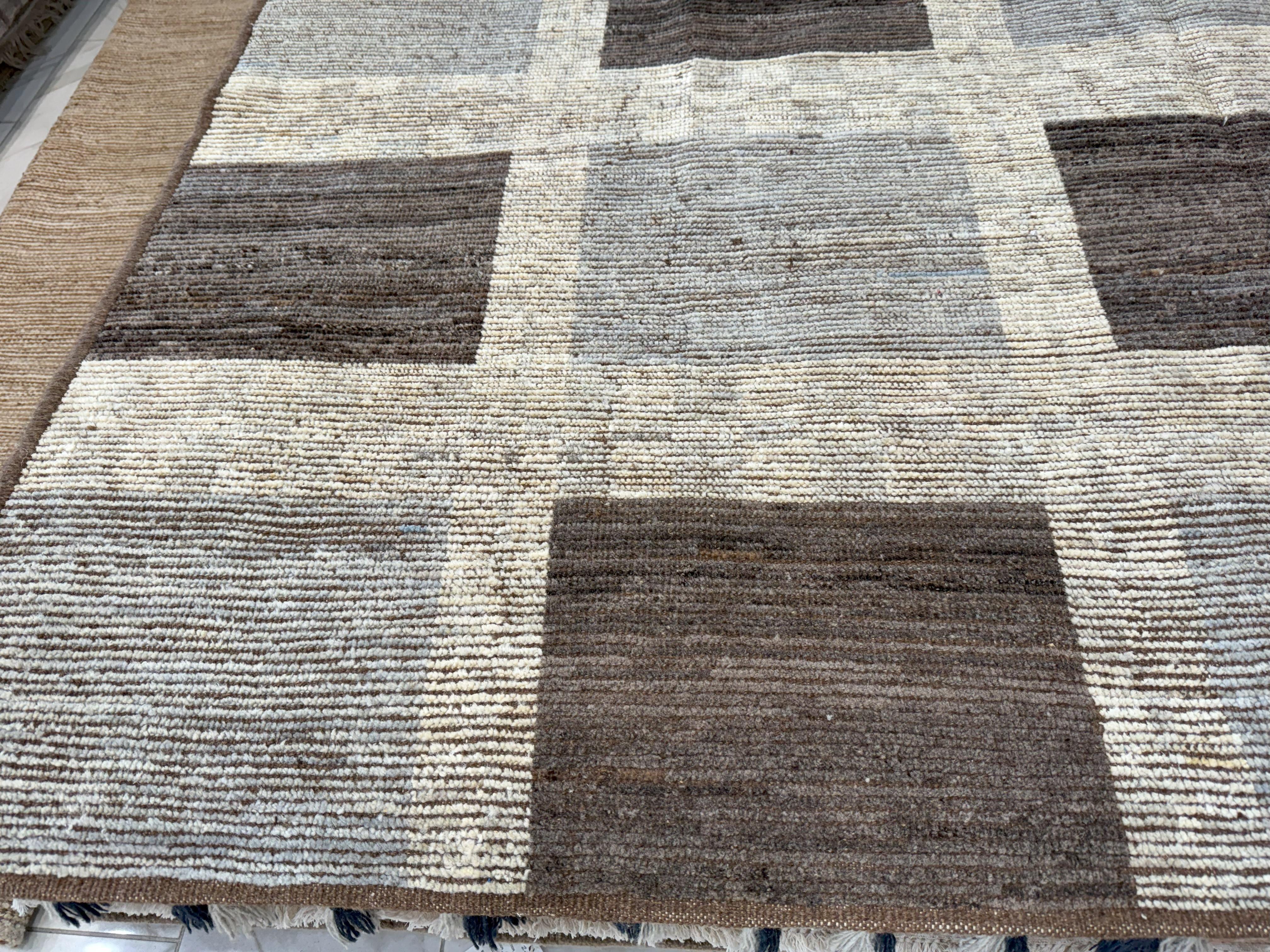 Mehrfarbiges Kastenmuster Marokkanischer Design-Teppich (Pakistanisch) im Angebot