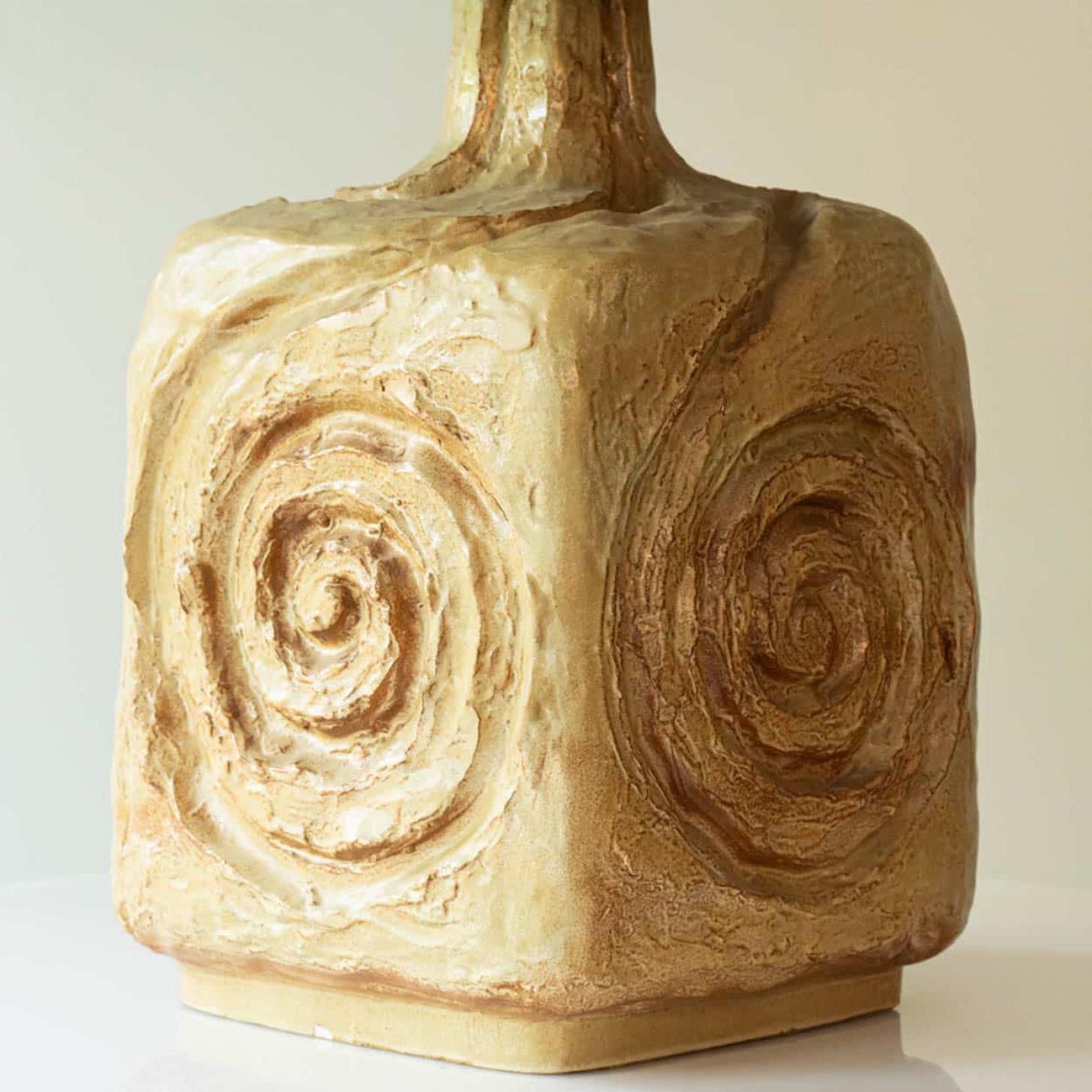 Francese Lampada da tavolo in ceramica multicolore, paralume di R. Houben, 1970 in vendita