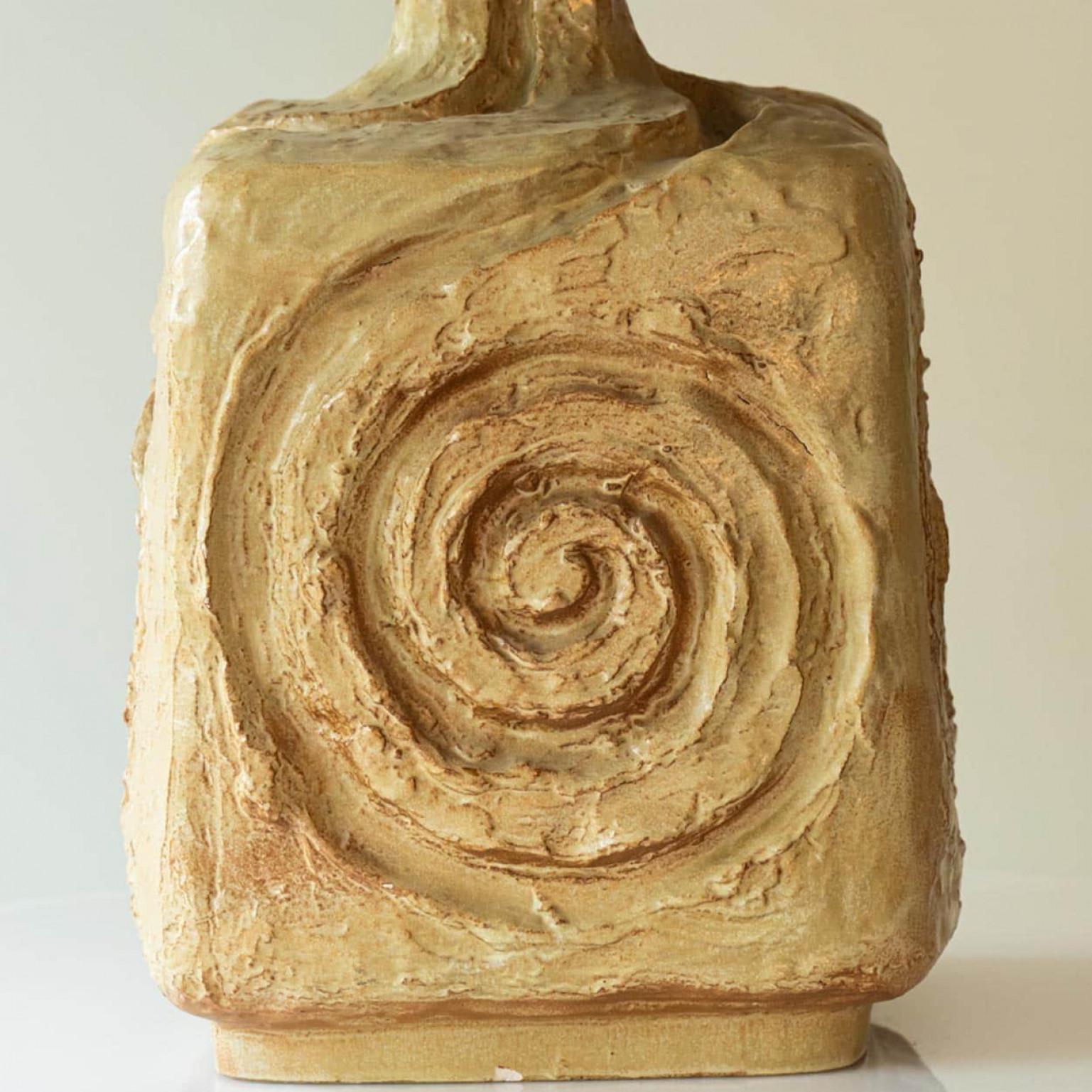 Fine XX secolo Lampada da tavolo in ceramica multicolore, paralume di R. Houben, 1970 in vendita