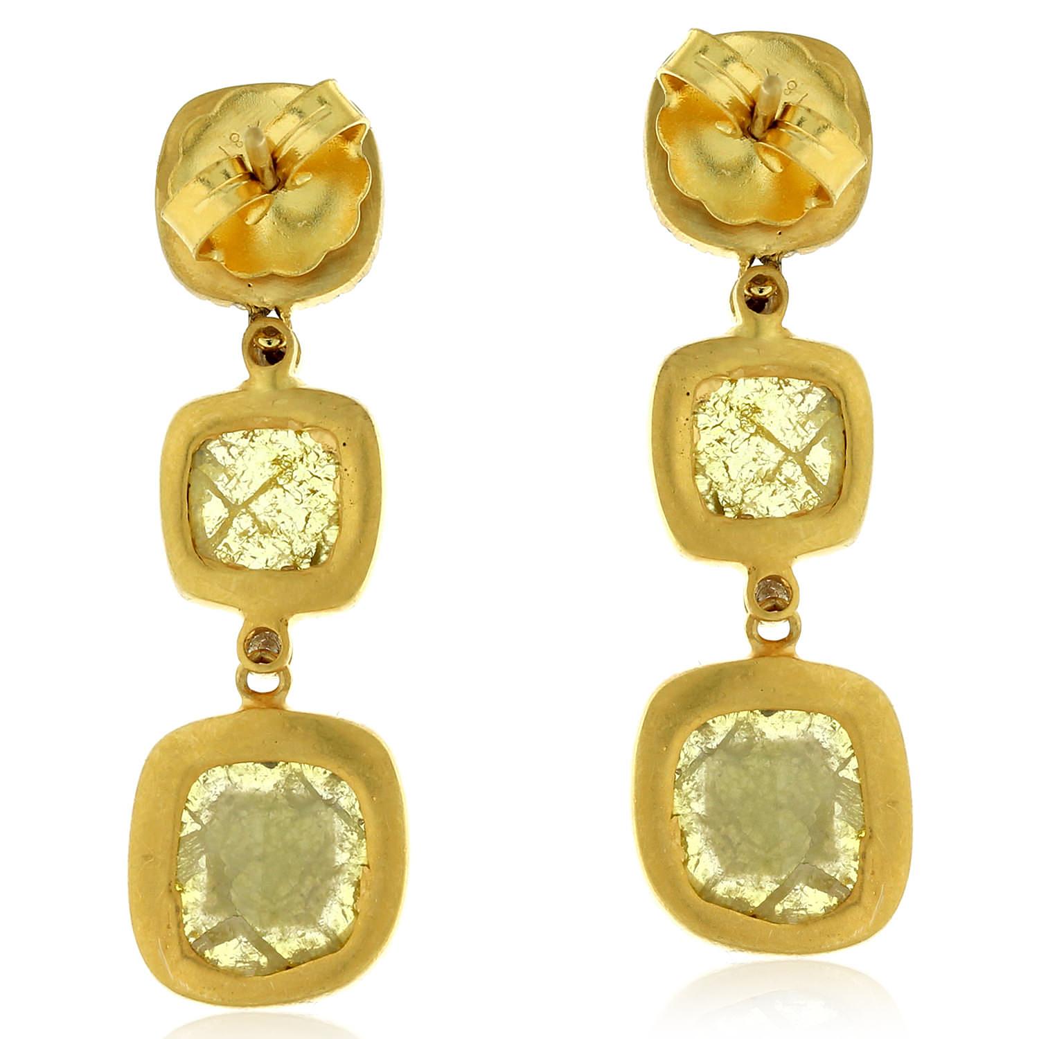 Mehrfarbige kissenförmige geschliffene Eis-Diamant-Ohrringe aus 18 Karat Gelbgold (Kunsthandwerker*in) im Angebot
