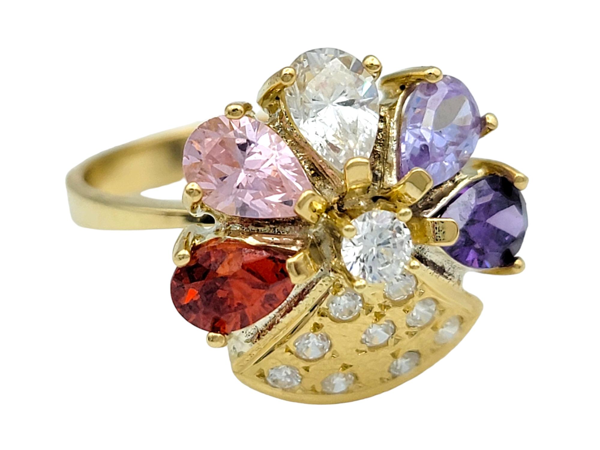 Contemporaneo Anello Cocktail con gemme multicolori e fiori di diamante in oro giallo 18 carati in vendita