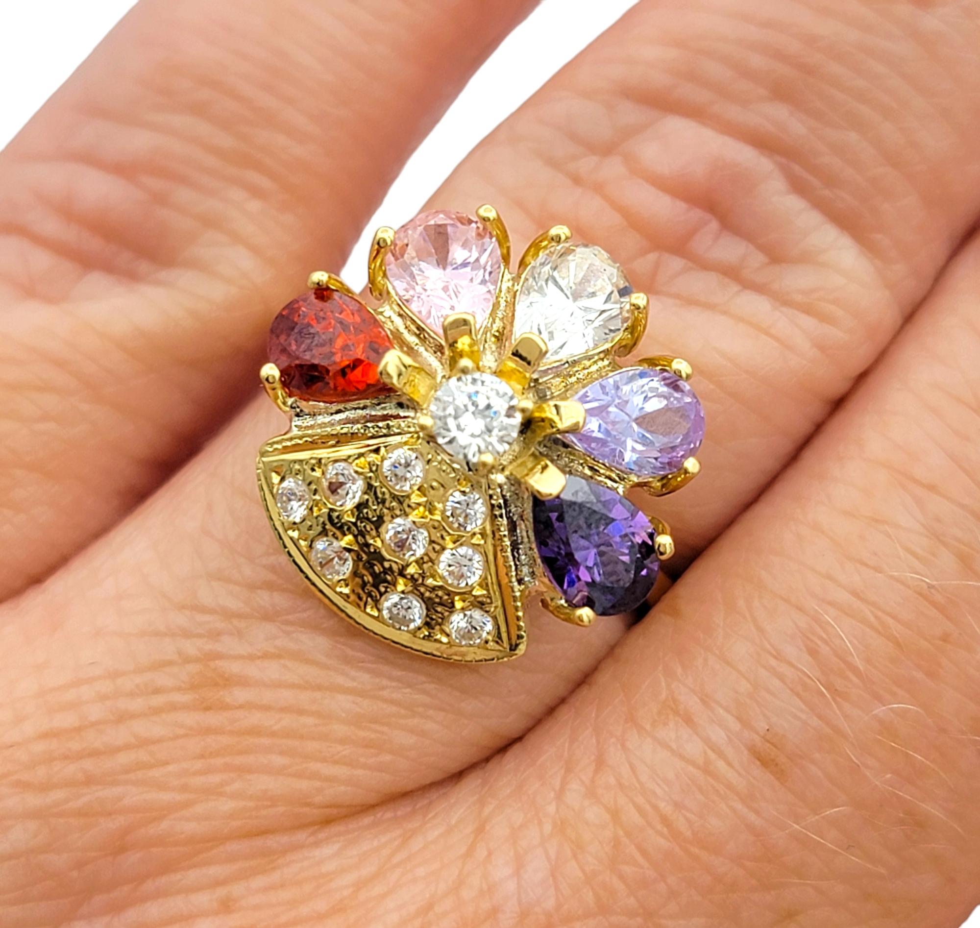 Anello Cocktail con gemme multicolori e fiori di diamante in oro giallo 18 carati in vendita 2