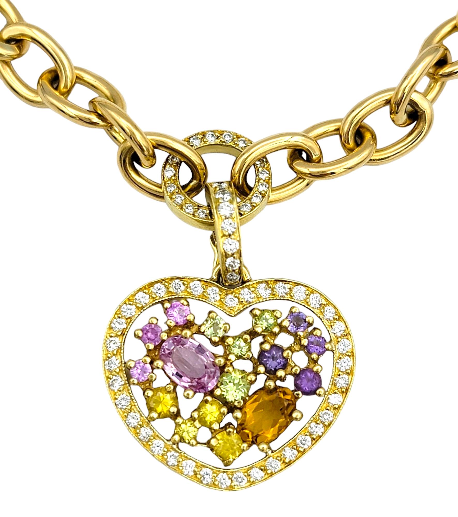 Contemporain Bracelet breloque cœur en or jaune 18 carats, pierres précieuses multicolores et diamants en vente
