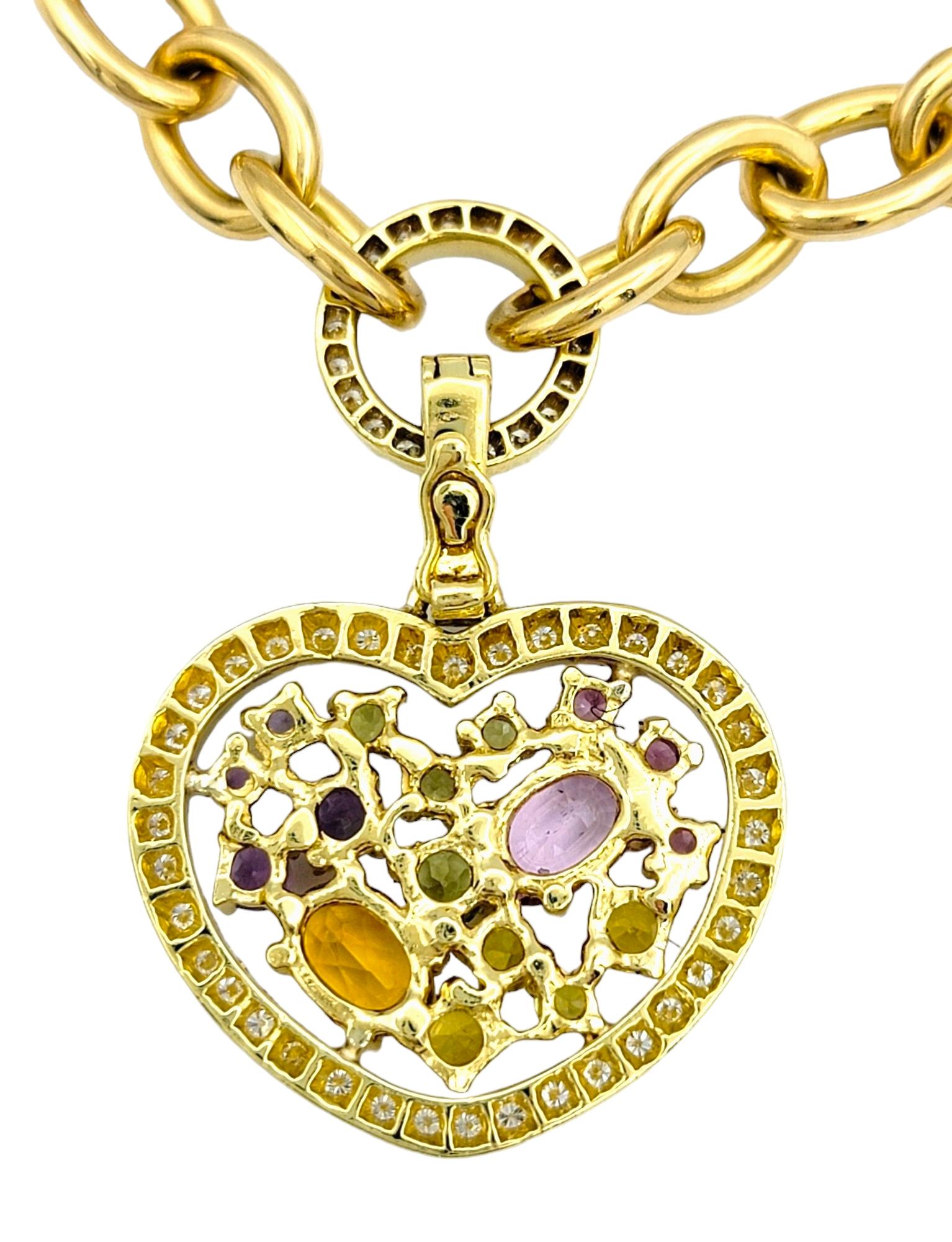 Taille ovale Bracelet breloque cœur en or jaune 18 carats, pierres précieuses multicolores et diamants en vente