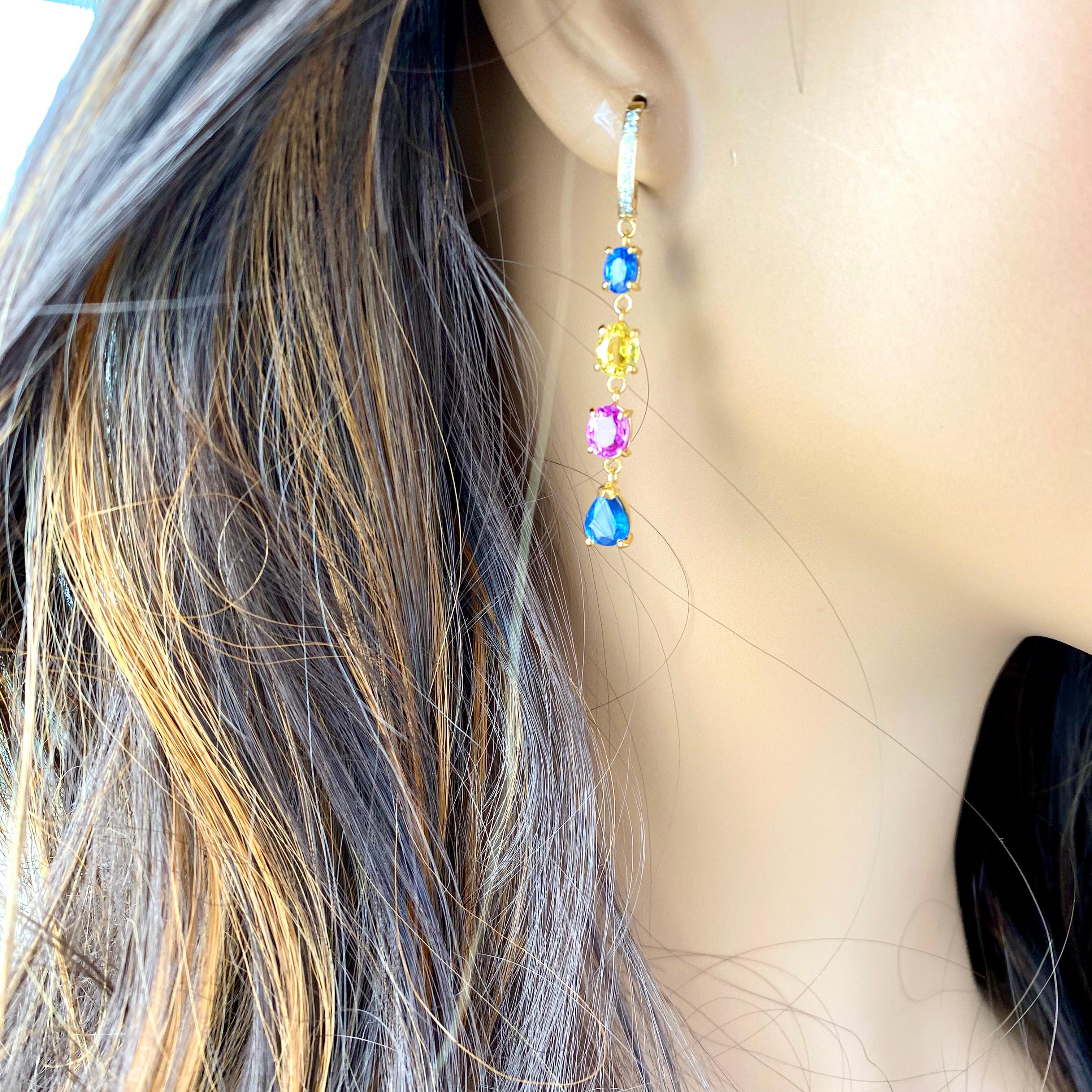 Mehrfarbige lange Ohrringe mit Edelsteinen und Diamanten mit Gewicht von 7,65 Karat und 1,95 Zoll  (Zeitgenössisch) im Angebot