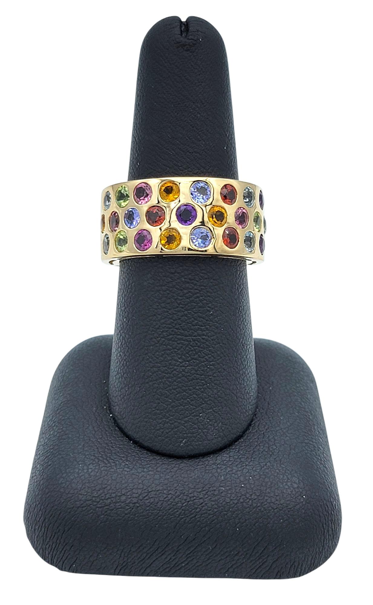Anello a fascia larga con gemme multicolori Dot Dot Dot in oro giallo lucido 14 carati in vendita 5