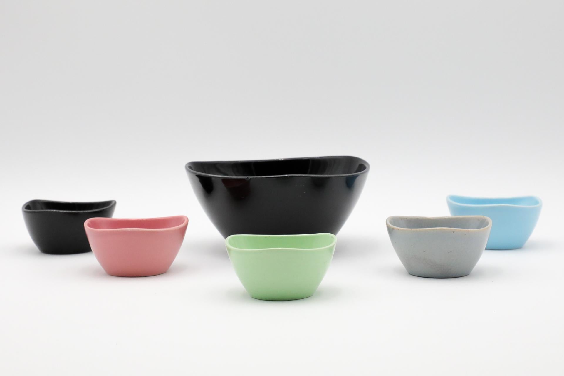 Coupes à condiments triangulaires en céramique multicolore Maastricht en vente 3
