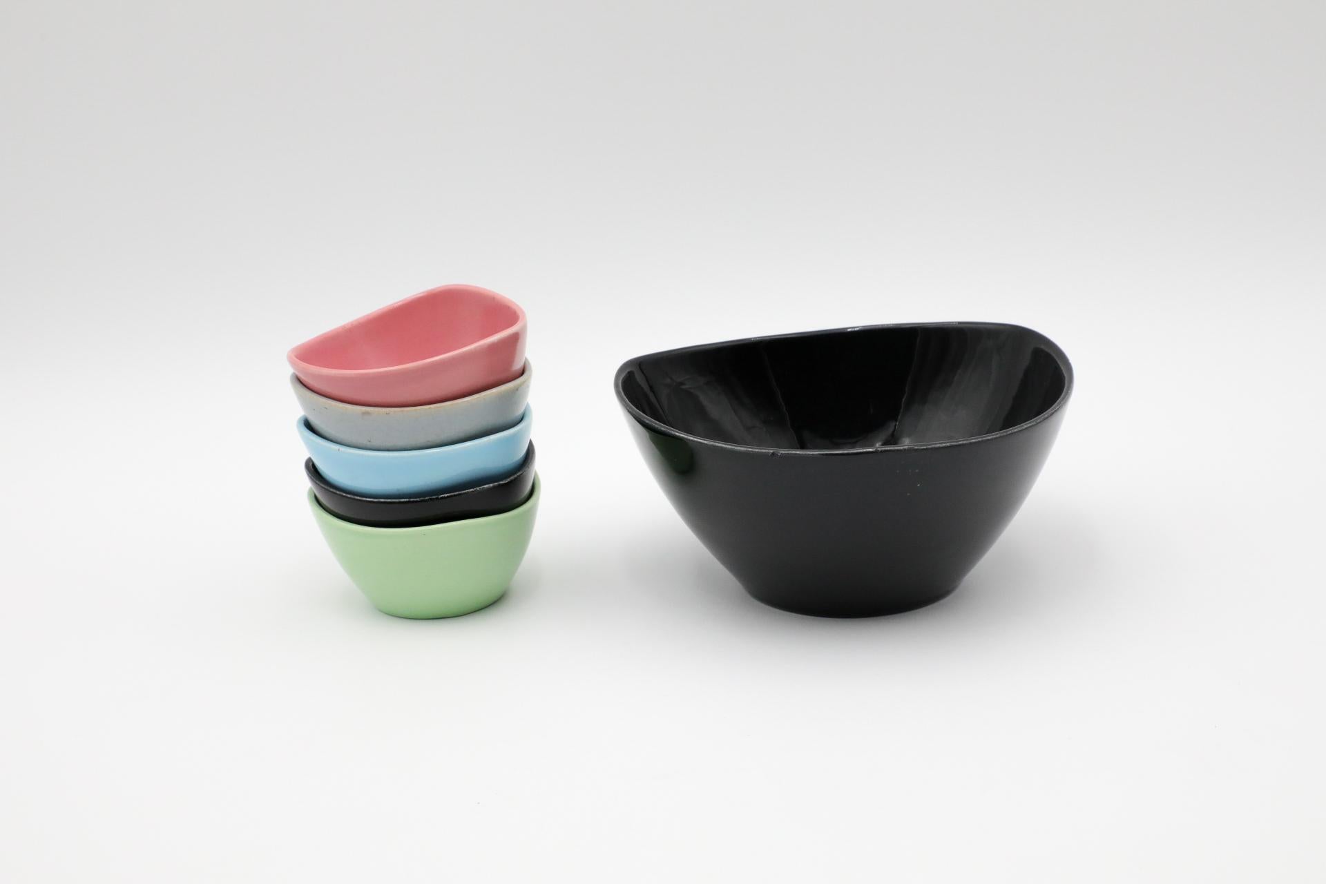 Coupes à condiments triangulaires en céramique multicolore Maastricht en vente 4