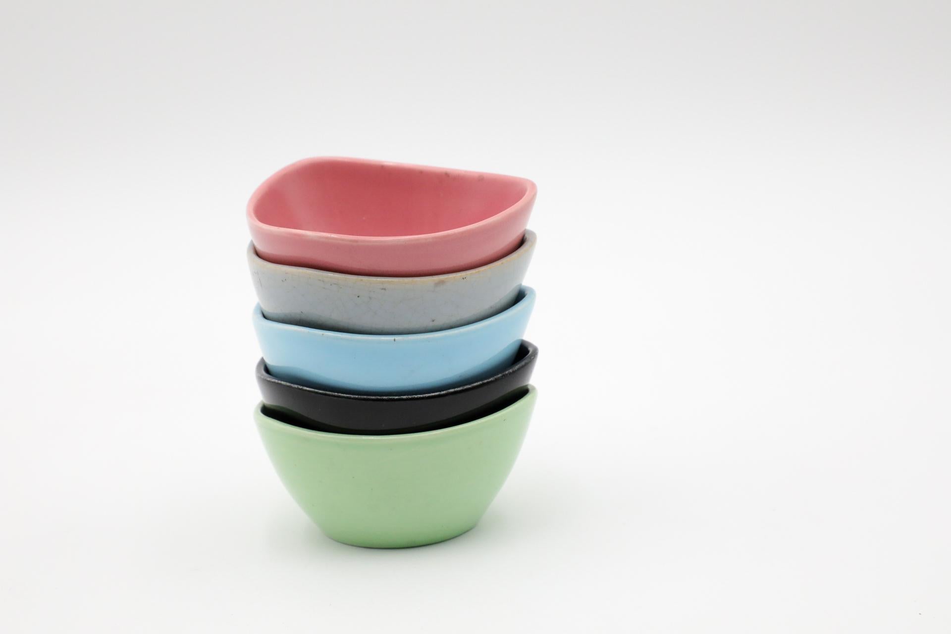 Coupes à condiments triangulaires en céramique multicolore Maastricht en vente 7
