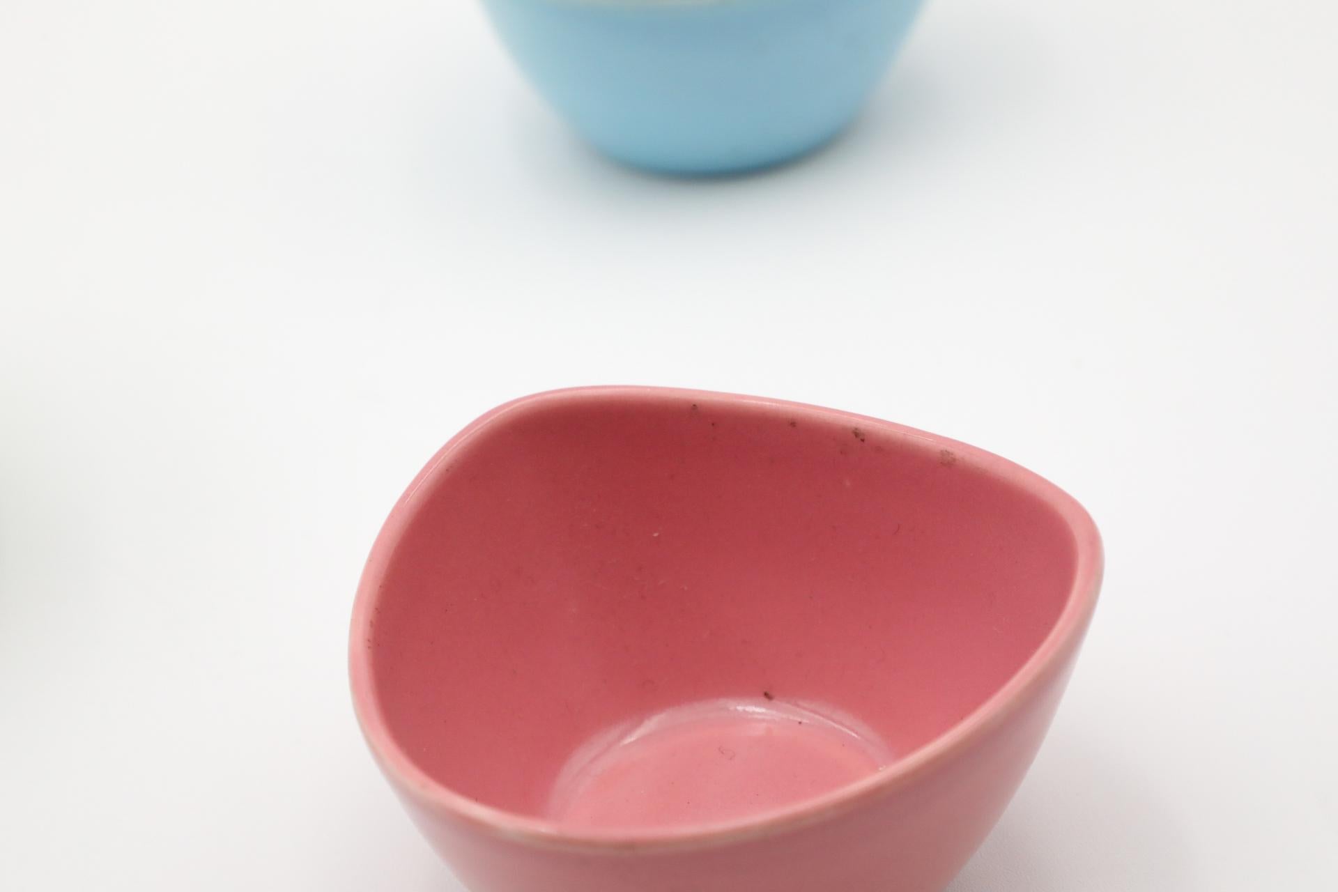 Coupes à condiments triangulaires en céramique multicolore Maastricht en vente 10