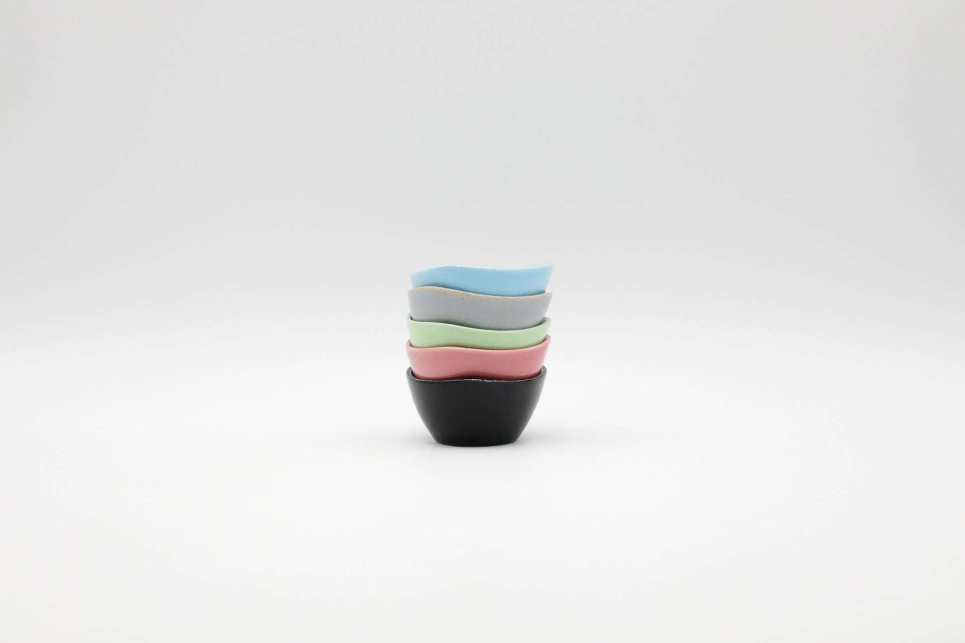 20ième siècle Coupes à condiments triangulaires en céramique multicolore Maastricht en vente