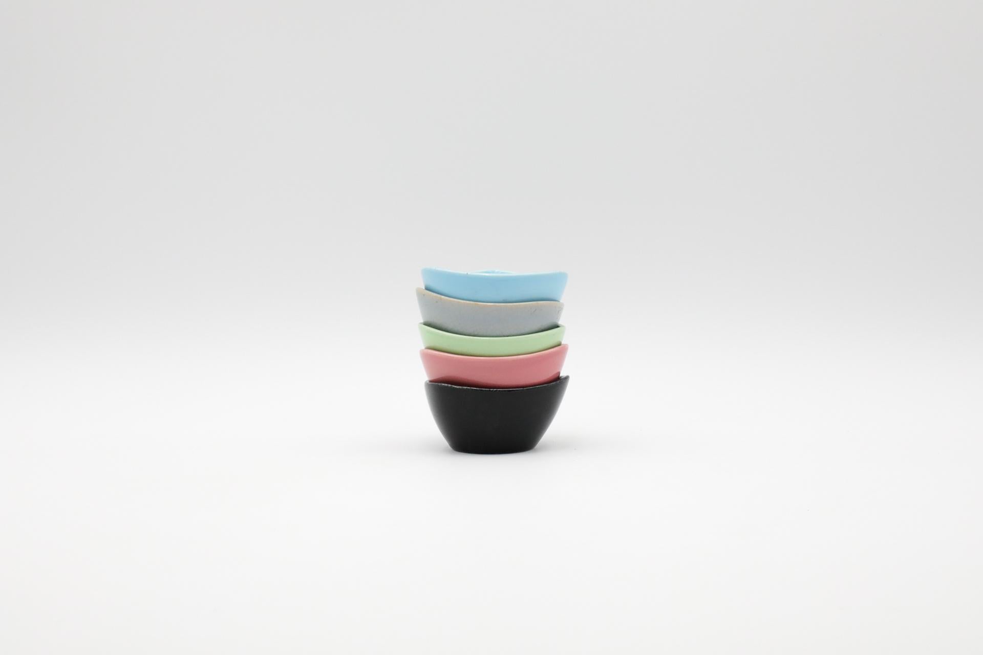 Céramique Coupes à condiments triangulaires en céramique multicolore Maastricht en vente