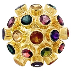 Bague à dôme en or jaune 18 carats avec pierres précieuses multicolores et rondes
