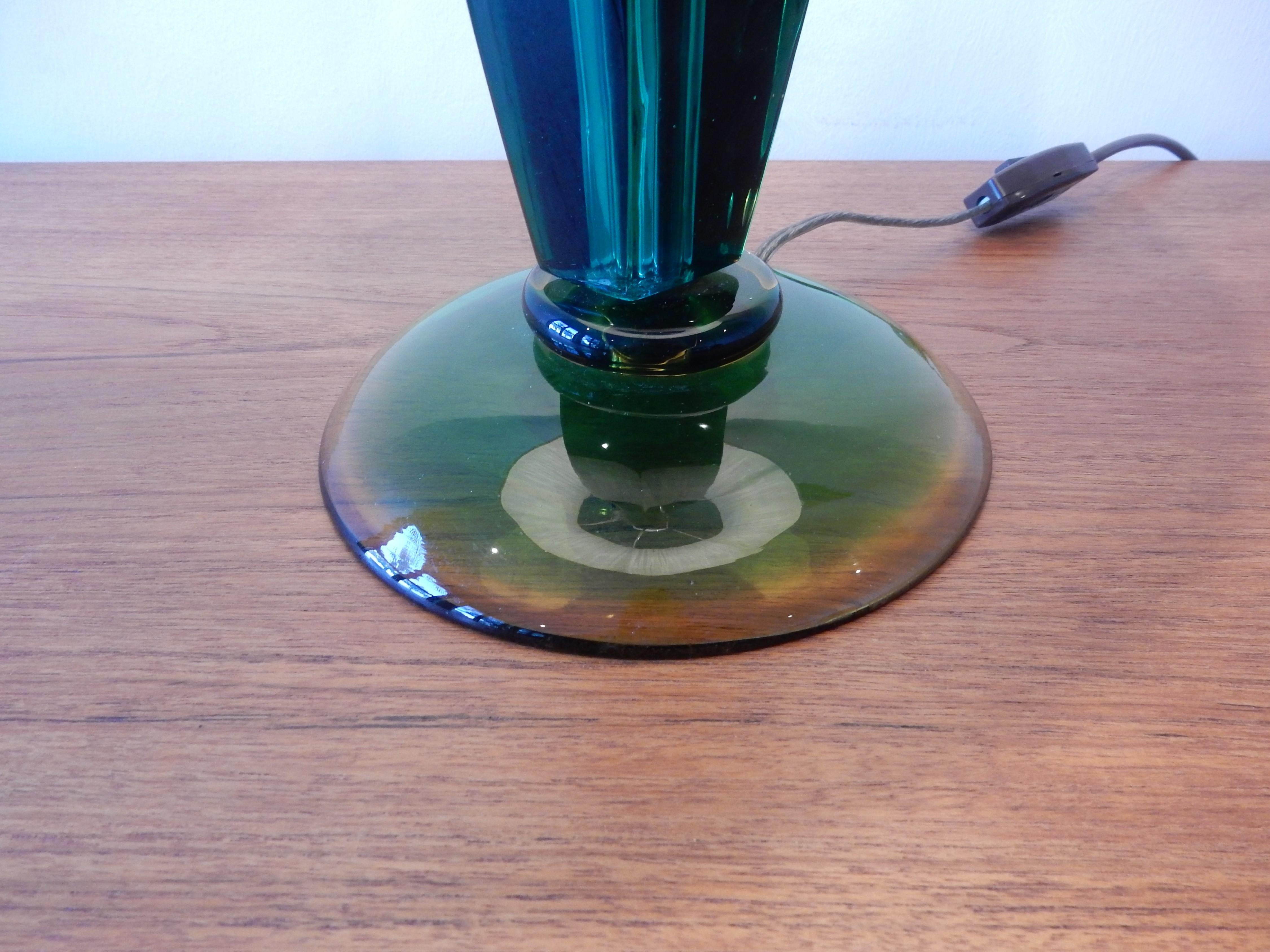 This impressive and heavy Mid-Century Modern lamp base was designed bij Flavio Poli for Seguso, 1960s. This well-crafted translucent green to yellow base is made of high quality Murano glass and creates a beautiful subtle light when the bulb is lit.