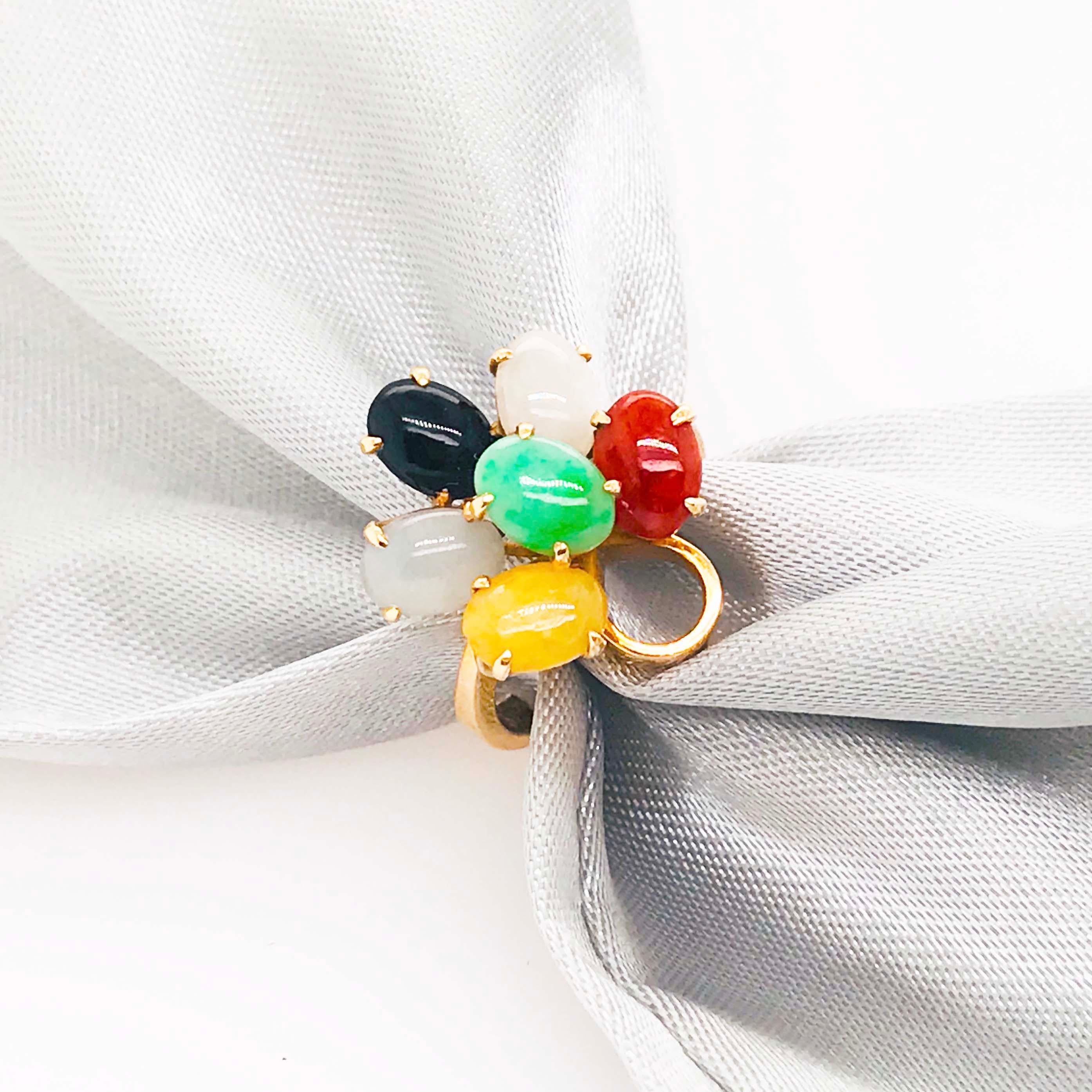 Taille ovale Bague en or jaune 14 carats et jade naturel multicolore en vente
