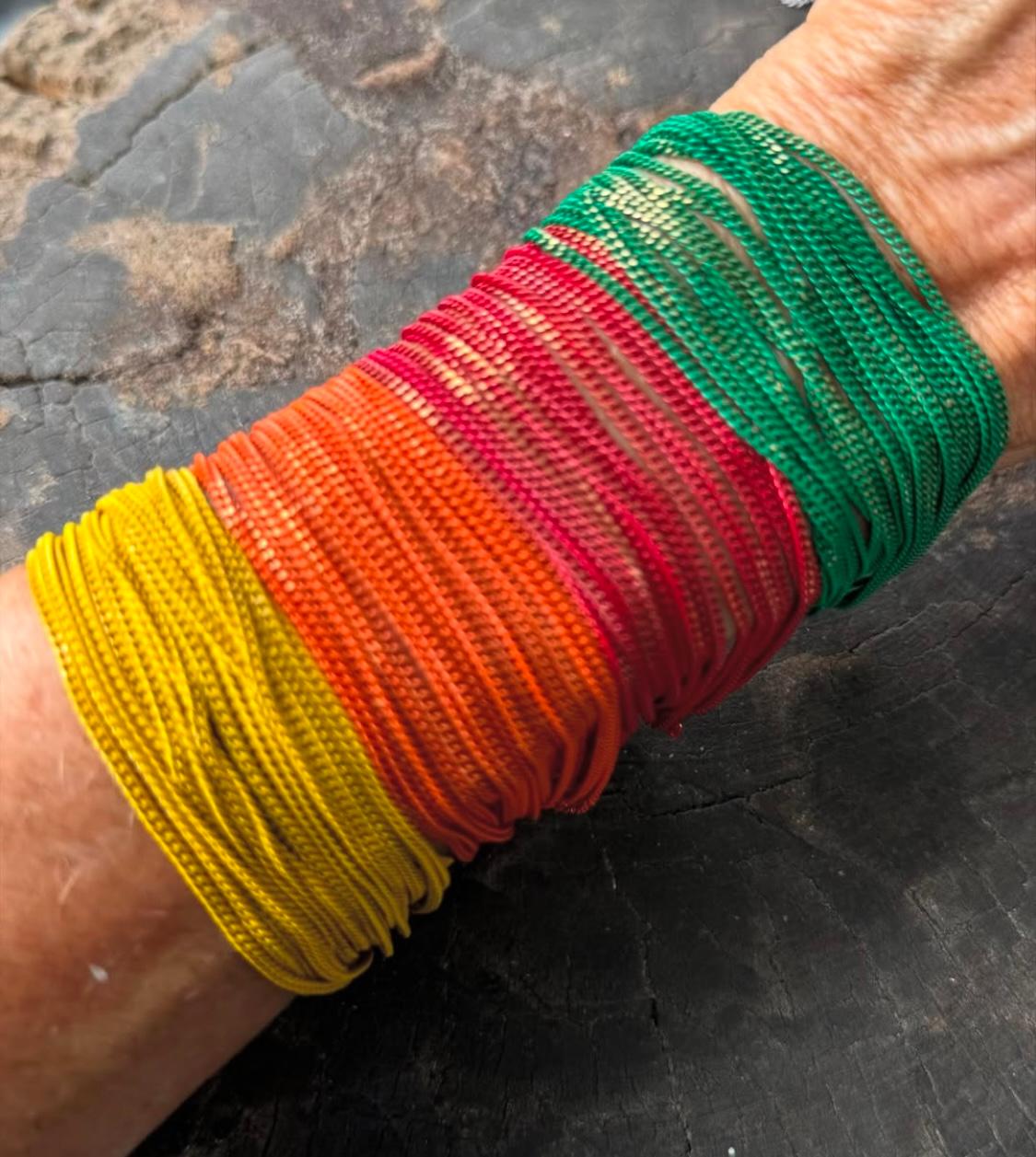 Pulseras chapadas multicolor cierre 14kt Contemporáneo en venta