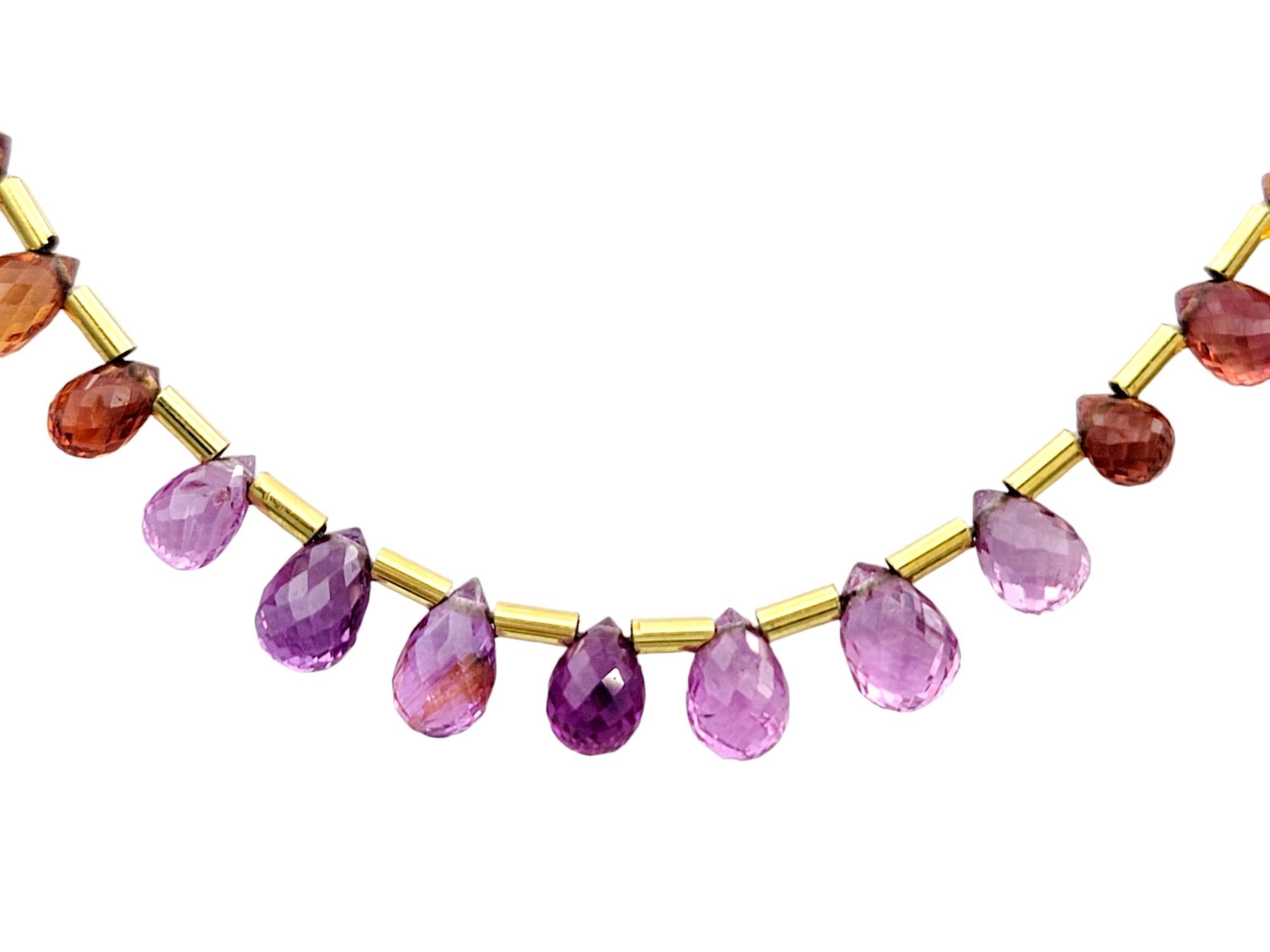 Contemporaneo Collana con fili di gemme briolette arcobaleno multicolore in oro giallo 18 carati in vendita