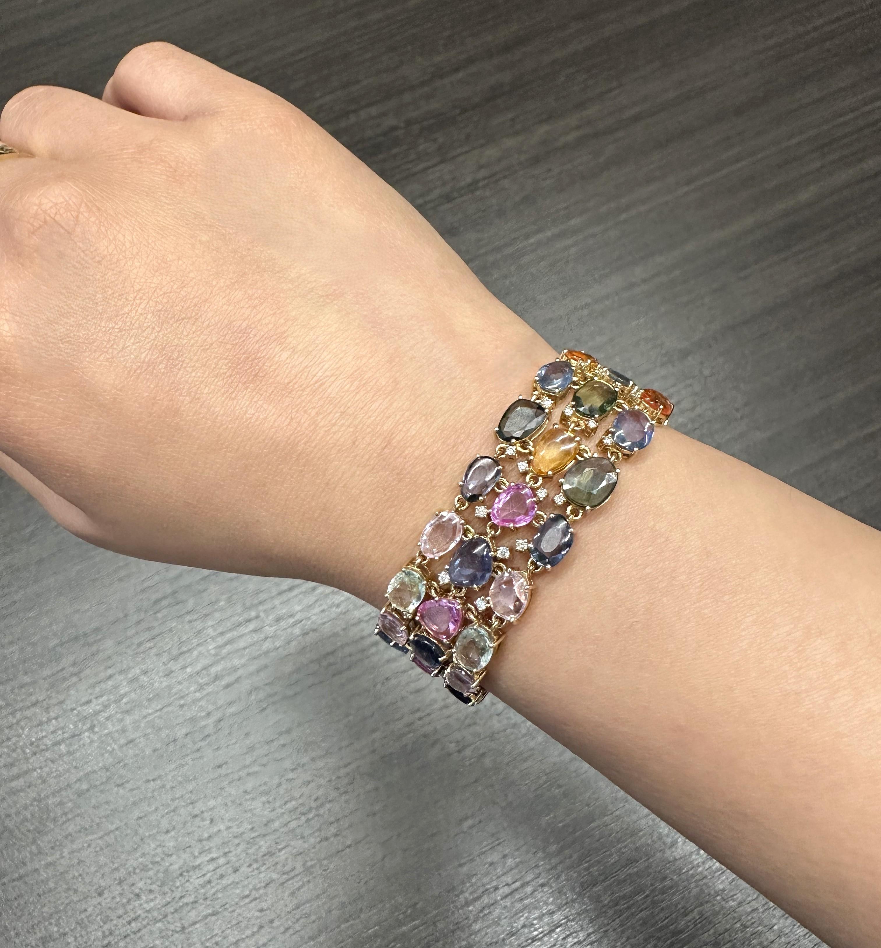 Taille ovale Bracelet fantaisie en or jaune 14 carats, saphirs multicolores 40,43 carats et diamants en vente