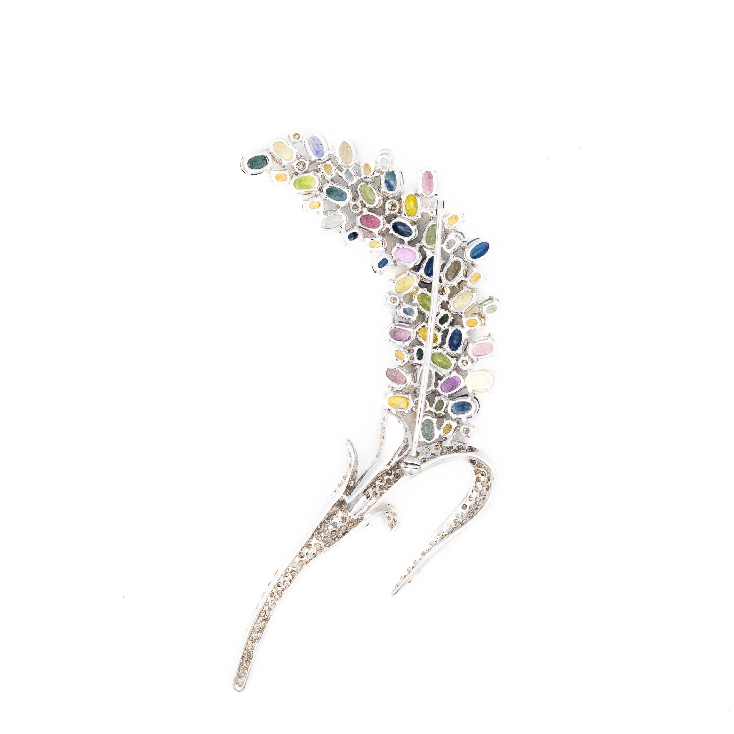 Rétro Broche florale en or blanc à saphirs multicolores et diamants en vente