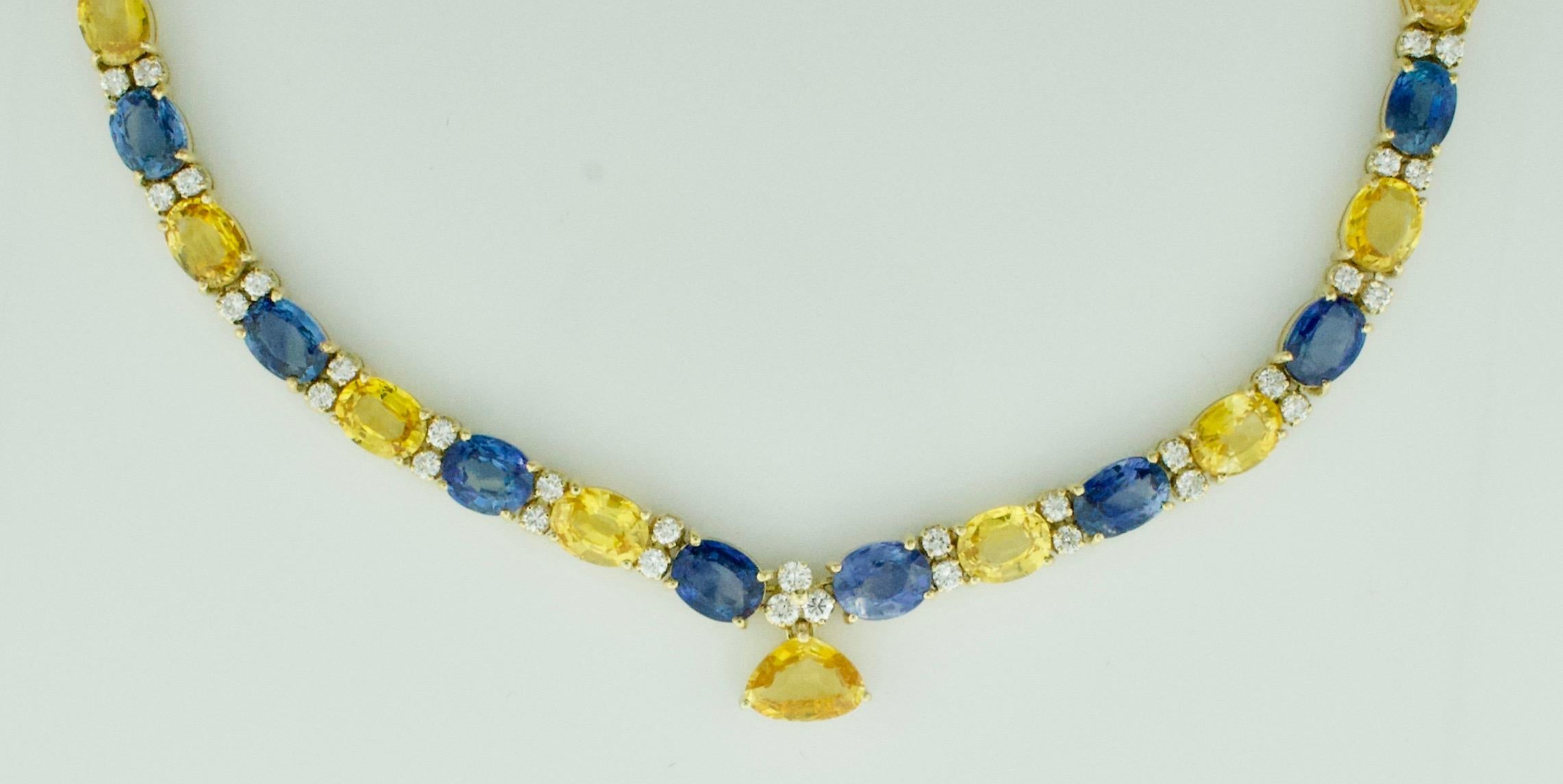 Collier de saphirs multicolores et de diamants en or jaune 18 carats 53,55 carats en vente 2