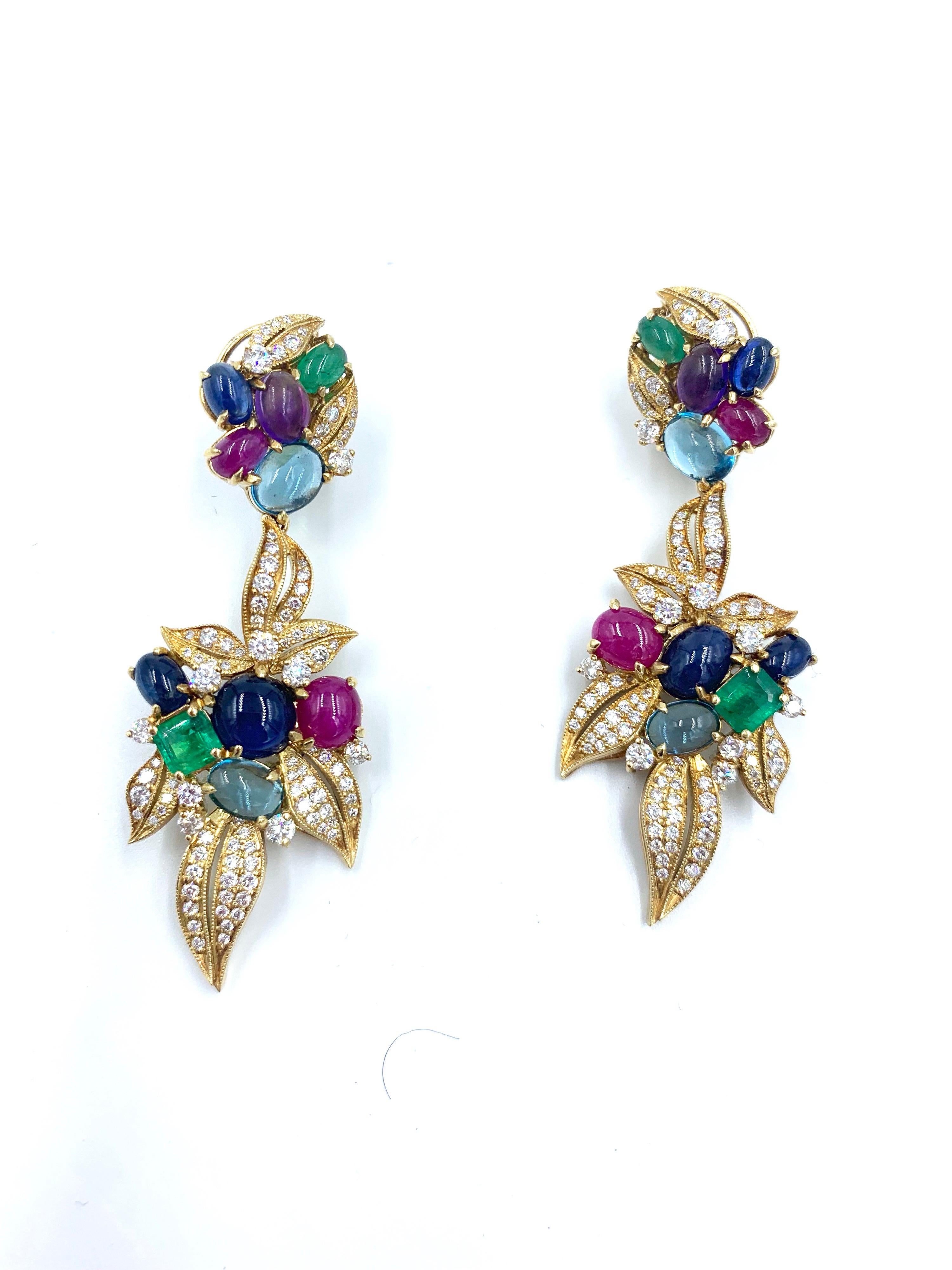 Collier en saphir multicolore, diamant, émeraude, rubis et or jaune 18 carats Pour femmes en vente