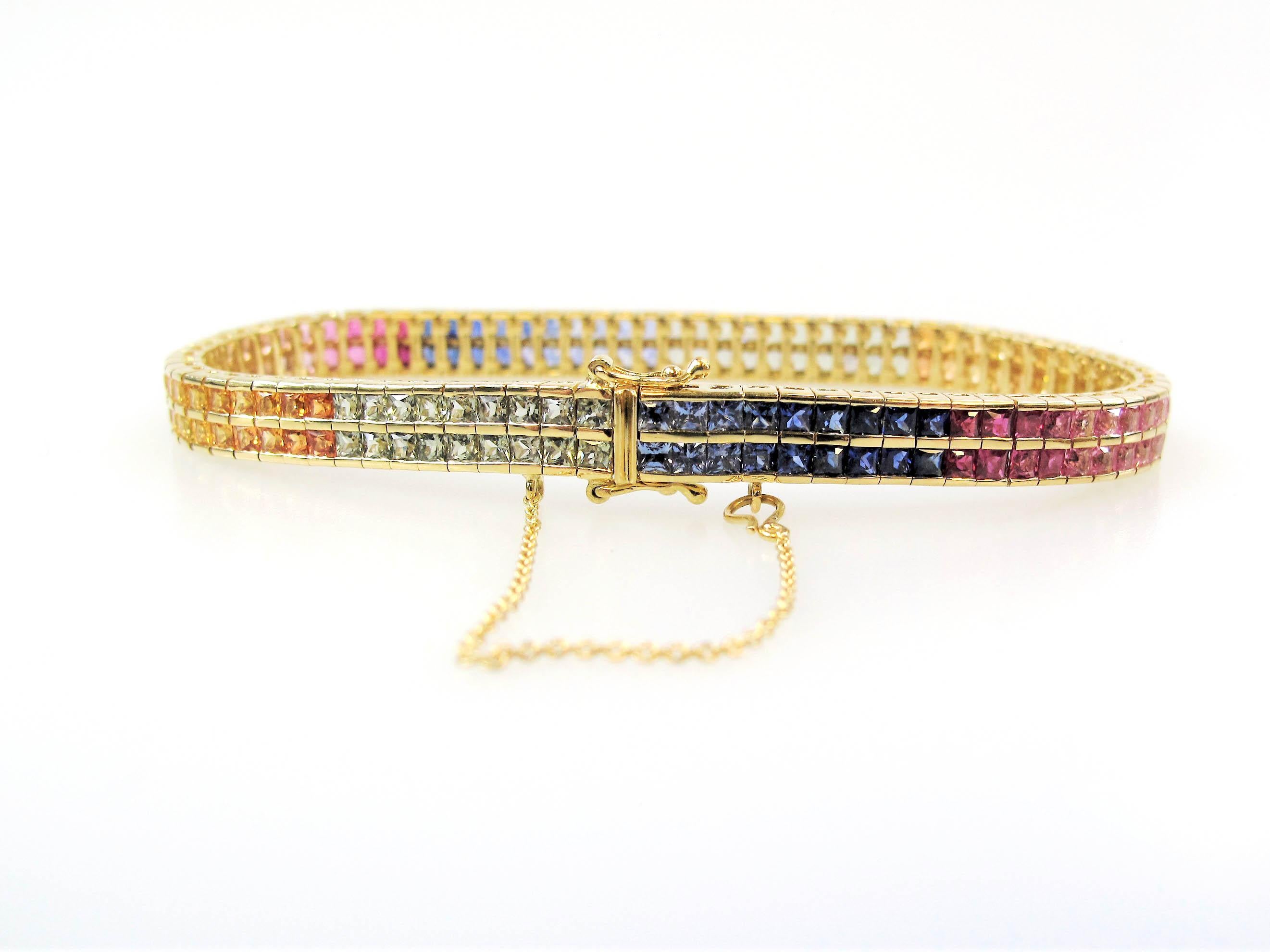 Contemporain Bracelet arc-en-ciel en or jaune 18 carats avec saphirs multicolores de 11,33 carats au total en vente