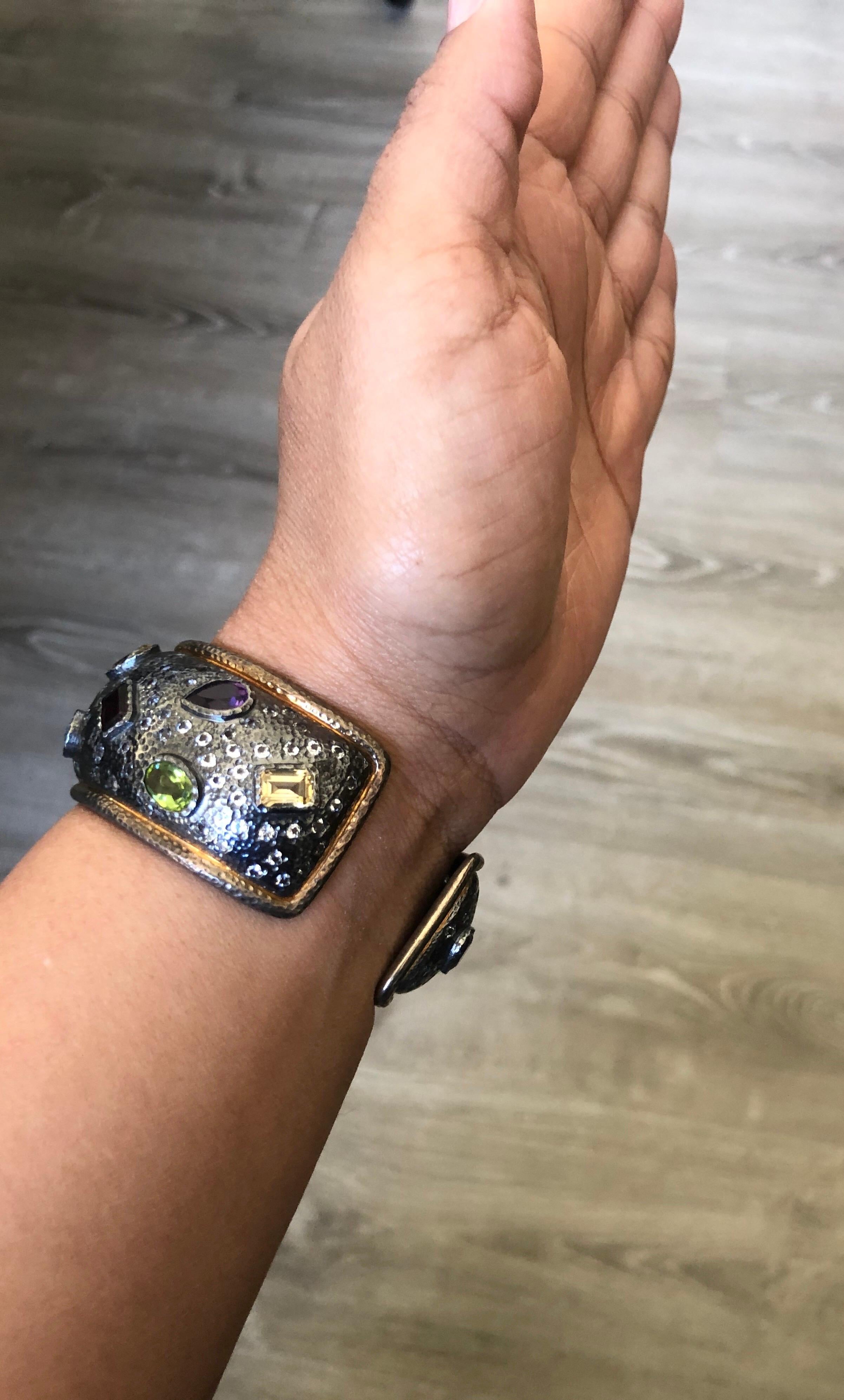Bracciale con pietre multicolori in argento 925 realizzato a mano In condizioni Nuovo in vendita a Los Angeles, CA