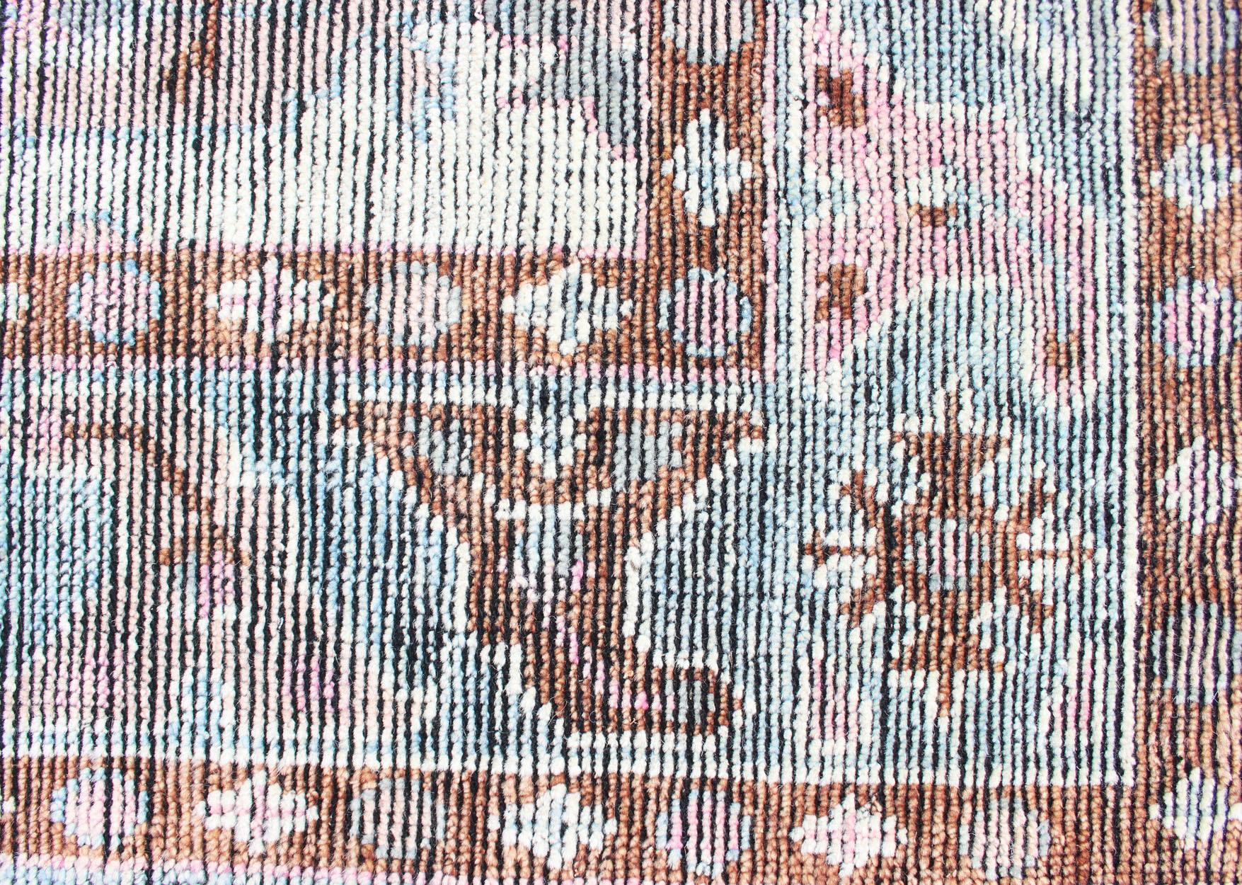 Multi-Colored Transitional Design Distressed Teppich in Elfenbein, Blau, Lavendel im Angebot 2