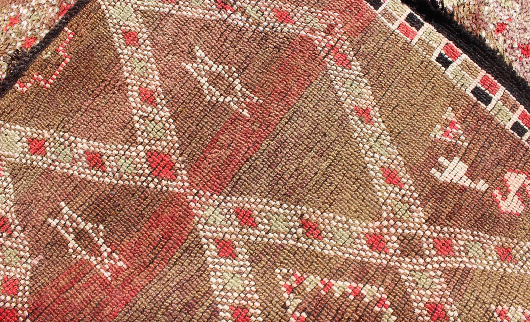 Mehrfarbiger großer marokkanischer Vintage-Teppich mit All-Over-Diamant-Muster im Angebot 3