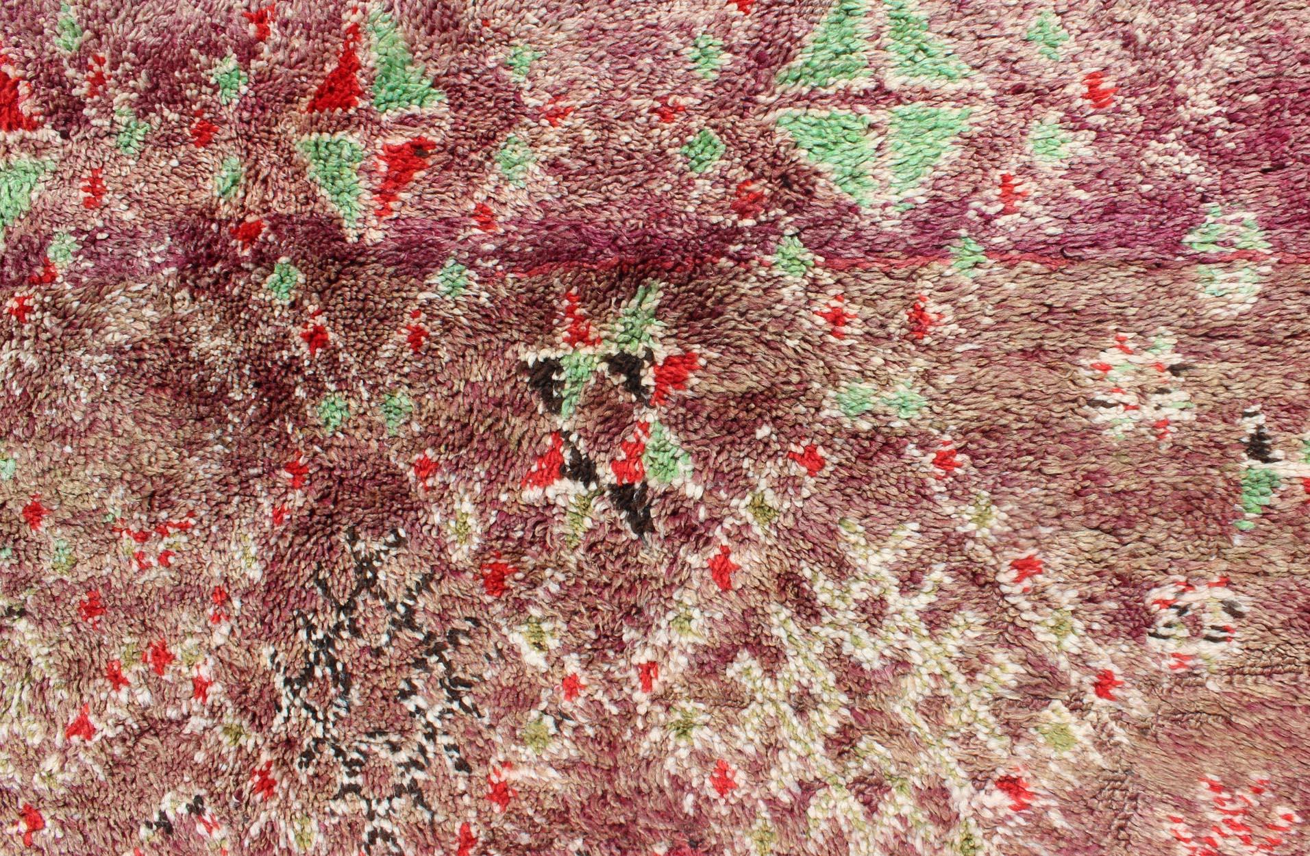 Mehrfarbiger großer marokkanischer Vintage-Teppich mit All-Over-Diamant-Muster (20. Jahrhundert) im Angebot