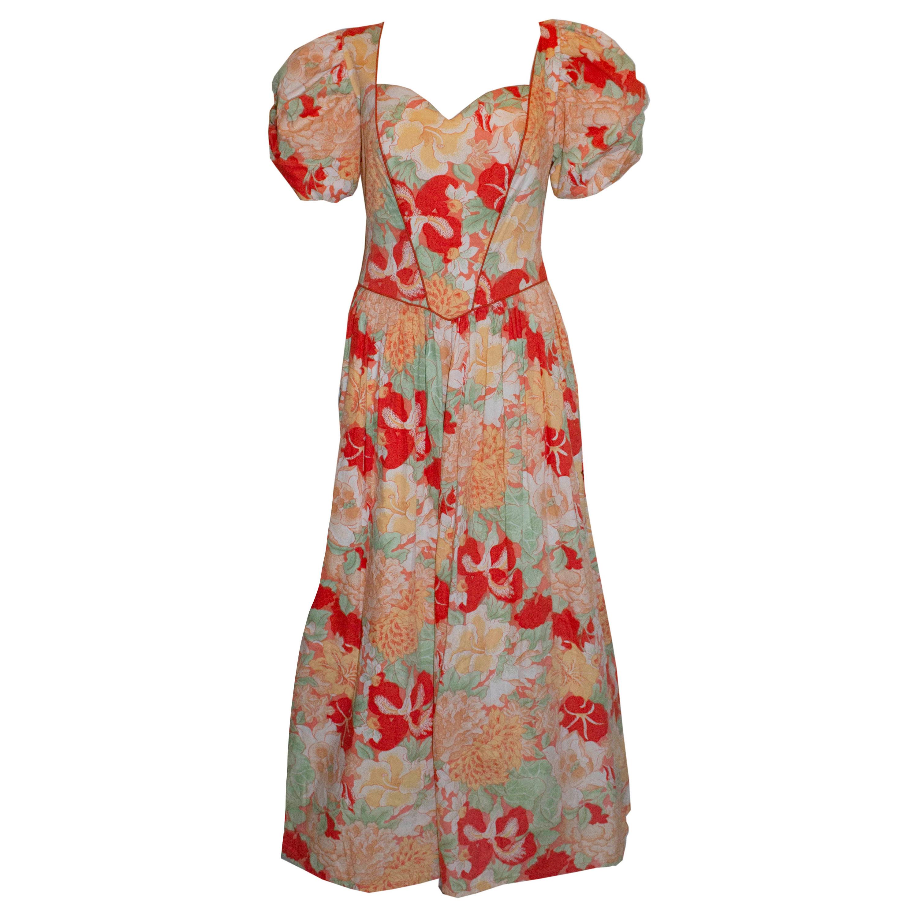 Mehrfarbiges Vintage-Kleid mit Blumenmuster im Angebot