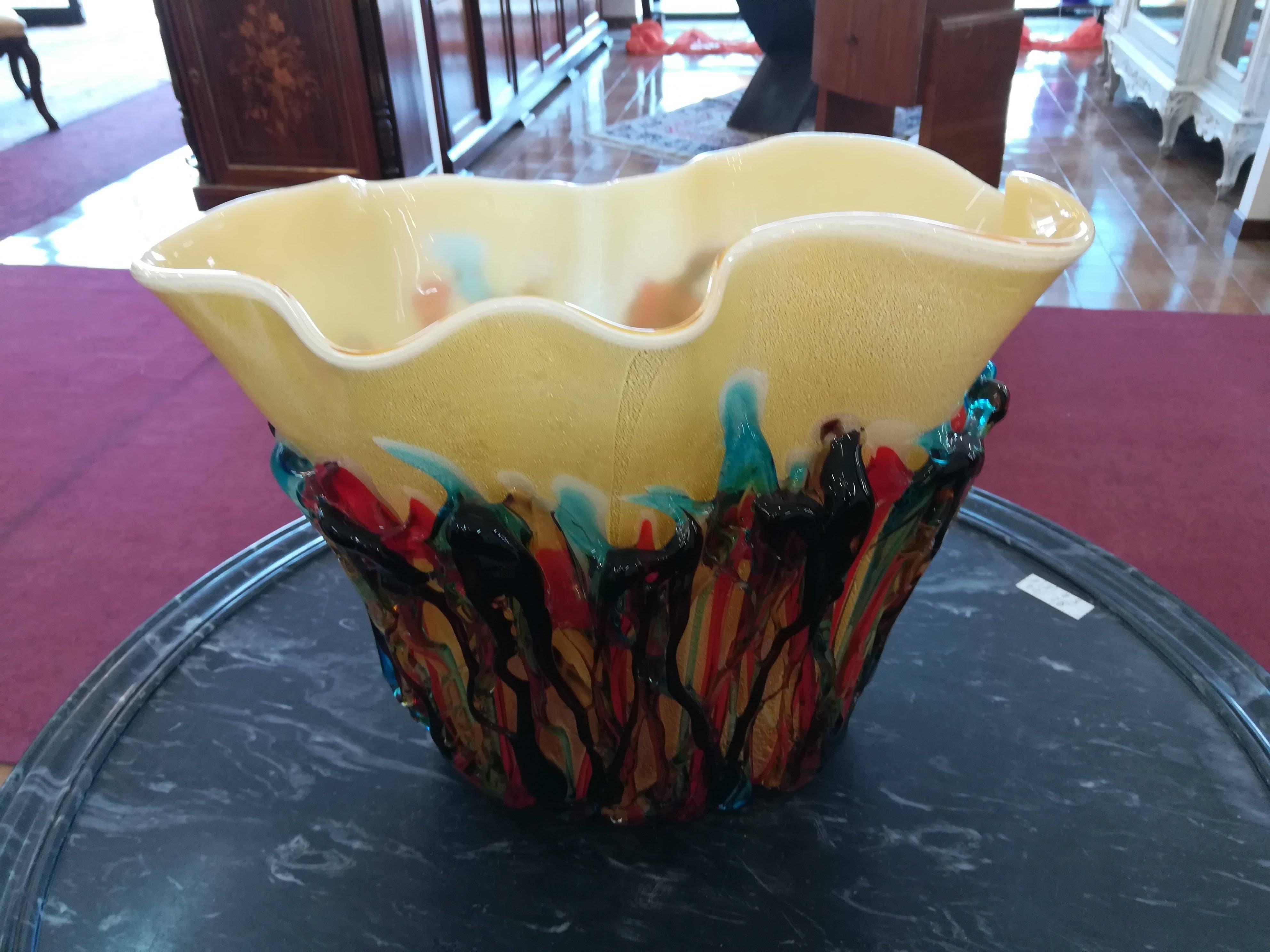 Multicolored Blown Glass Murano Vase In Excellent Condition For Sale In Wyboston Lakes, GB
