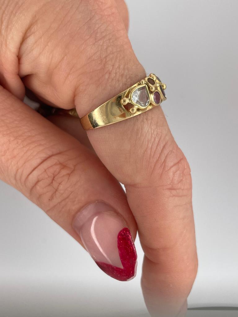 Ring mit mehrfarbigen Edelsteinen im Kuppelstil aus 18 Karat Gelbgold 6