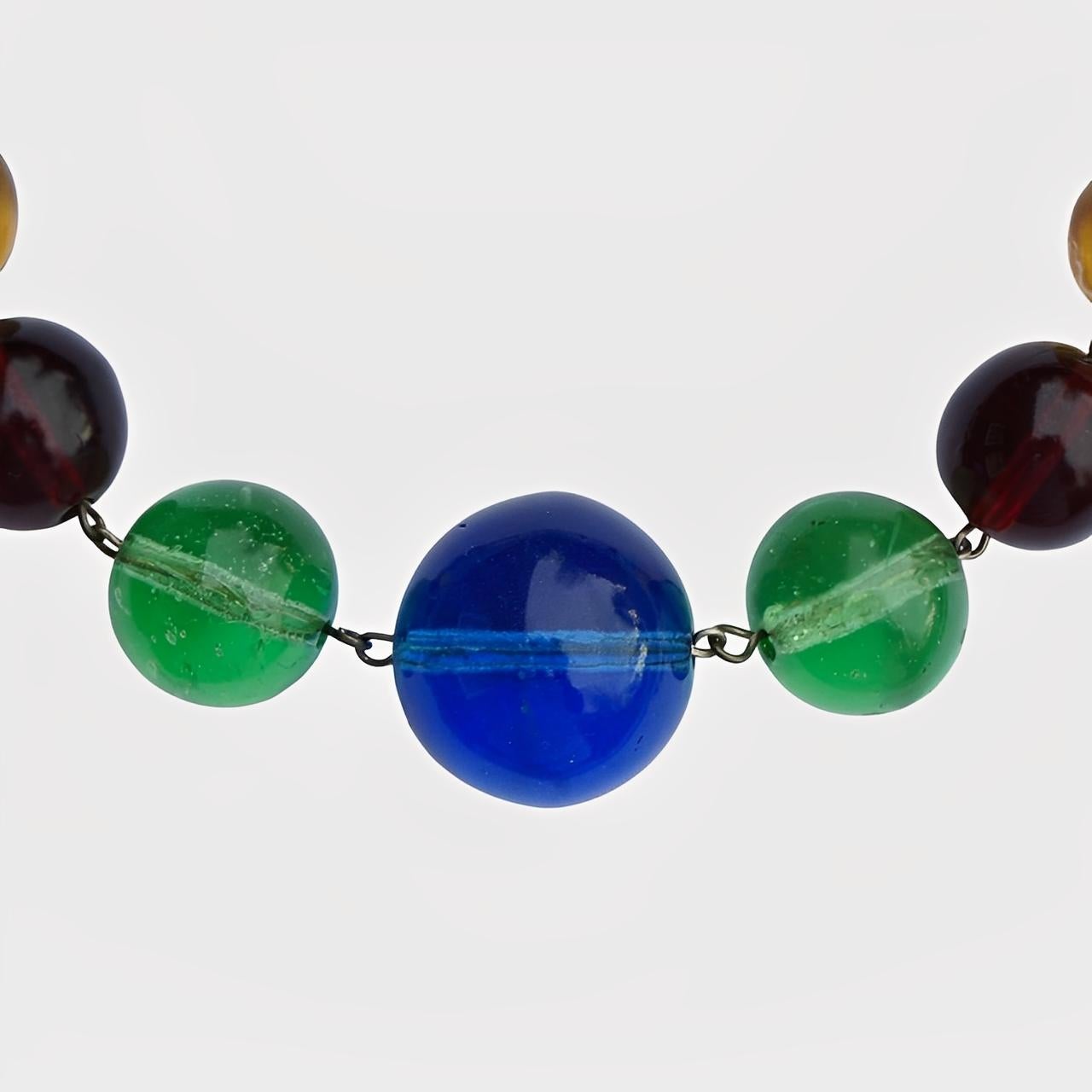 Collier en verre gradué multicolore avec fermoir en forme de baril : Pools of Light en vente 1