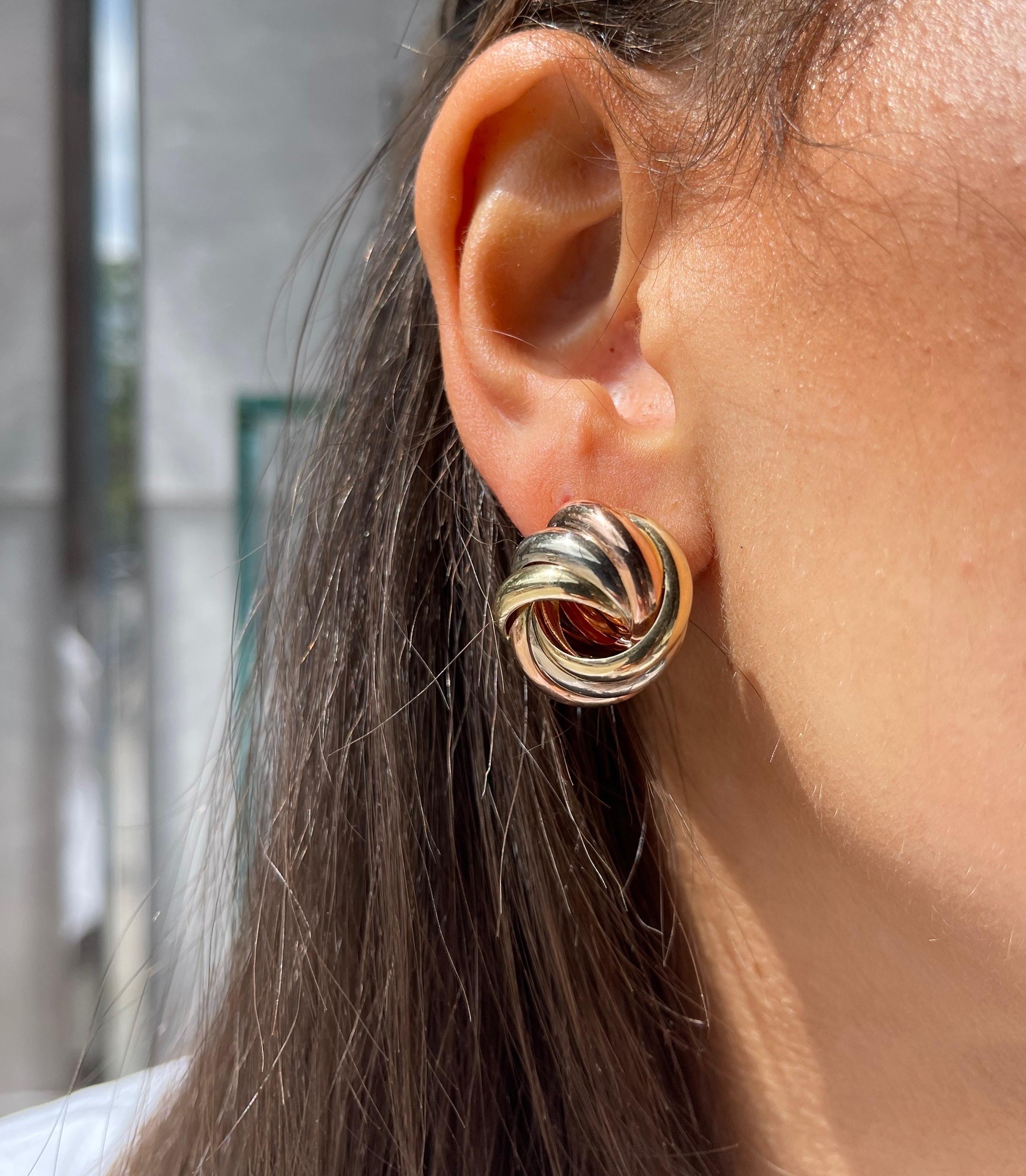 VERKAUFT
Mehrfarbige Ohrstecker im Knoten-Stil 2