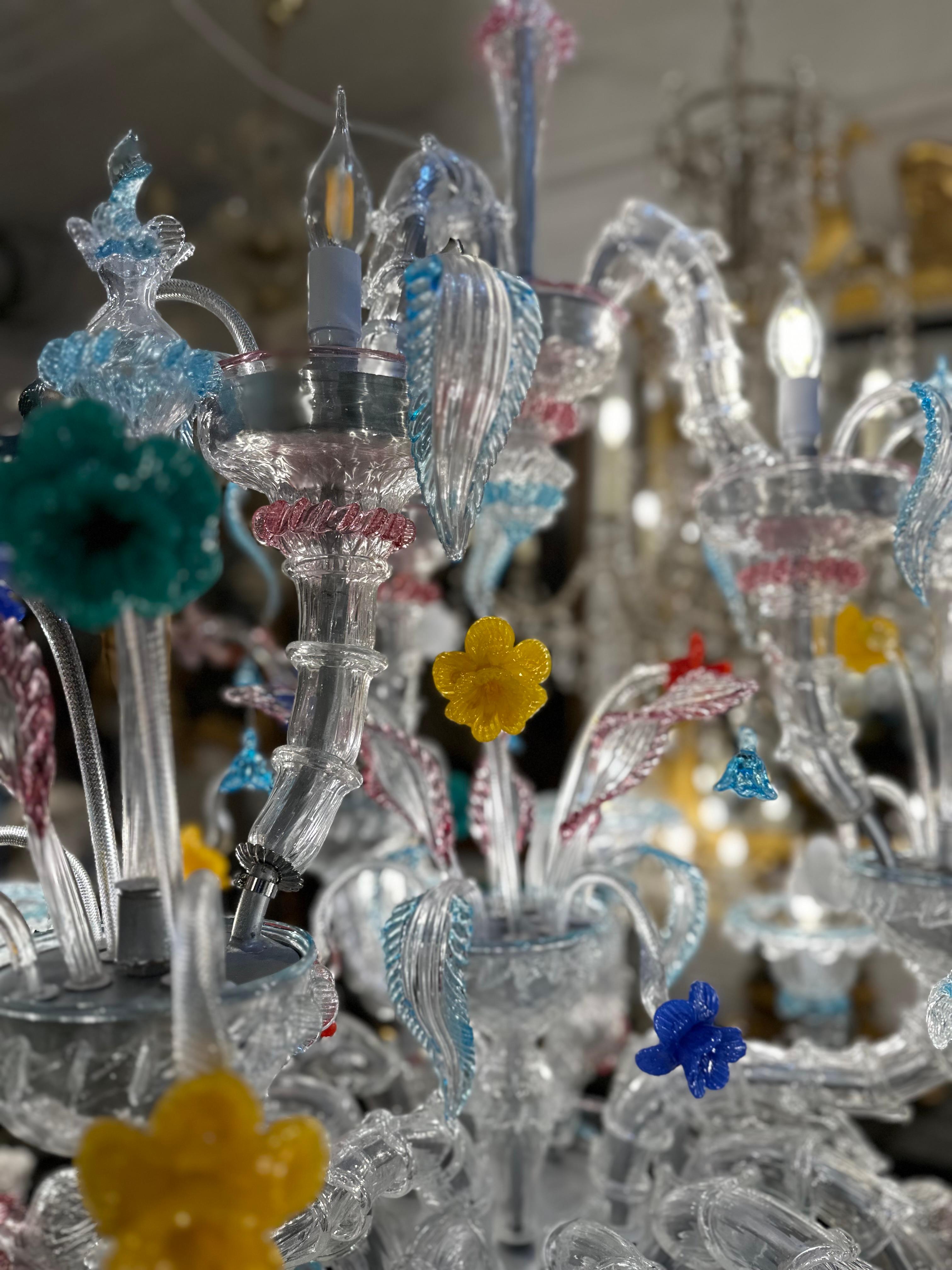 Mehrfarbiger Murano-Glas-Kronleuchter (Handgefertigt) im Angebot