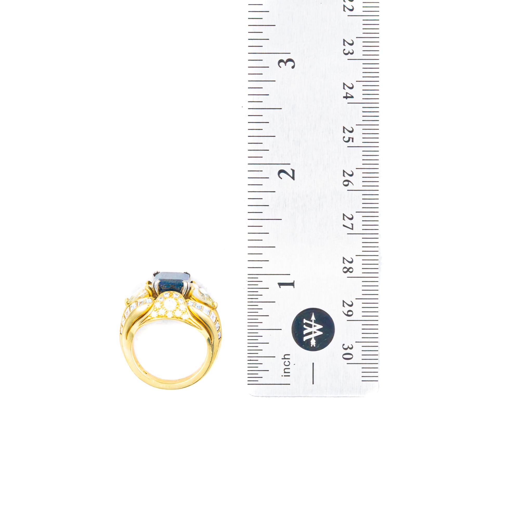 Anello a cupola con diamante multitaglia e zaffiro taglio smeraldo In condizioni ottime in vendita a New York, NY