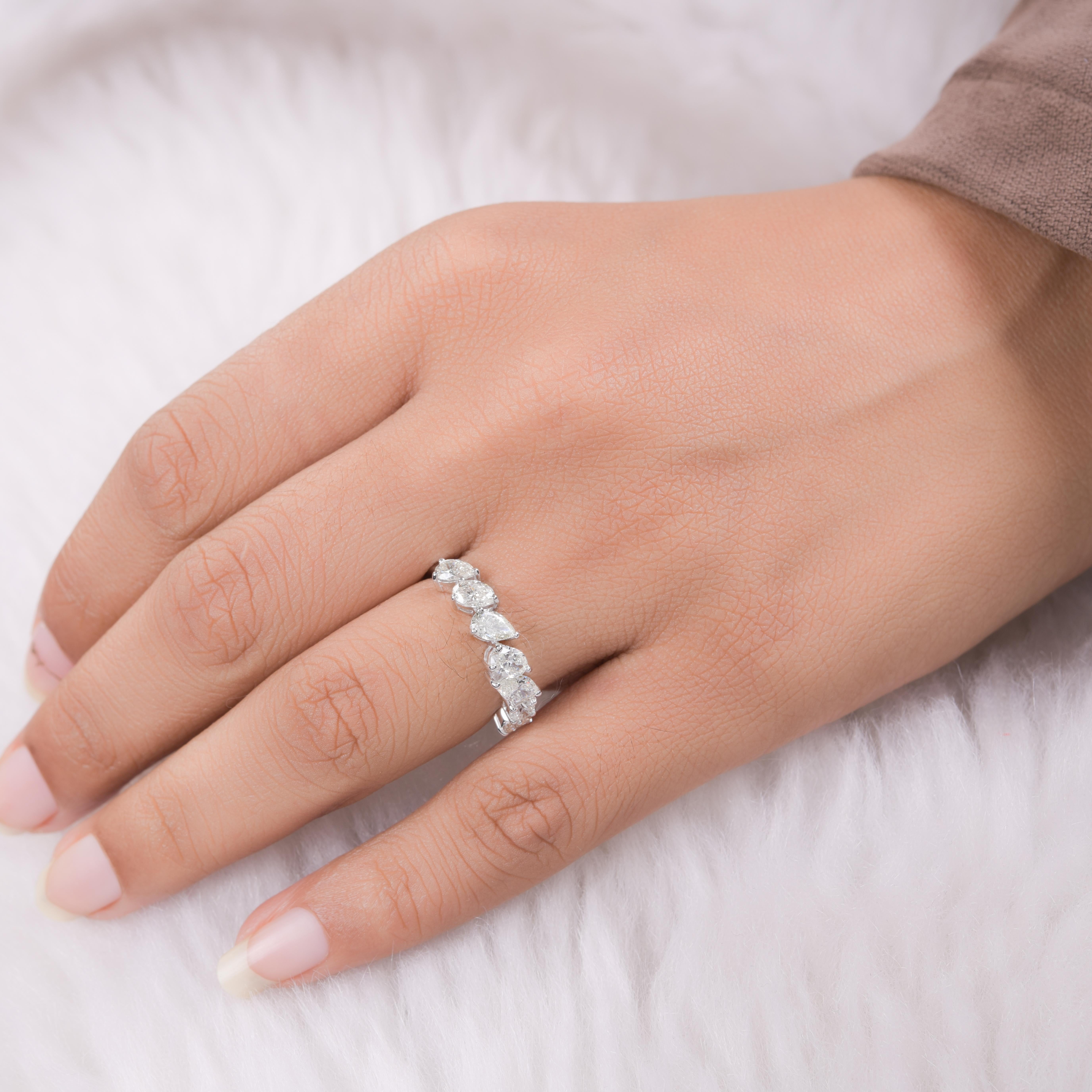 En venta: Anillo con banda de diamantes naturales talla múltiple SI/H 1,6 qt Oro blanco 18k Joyería fina  2