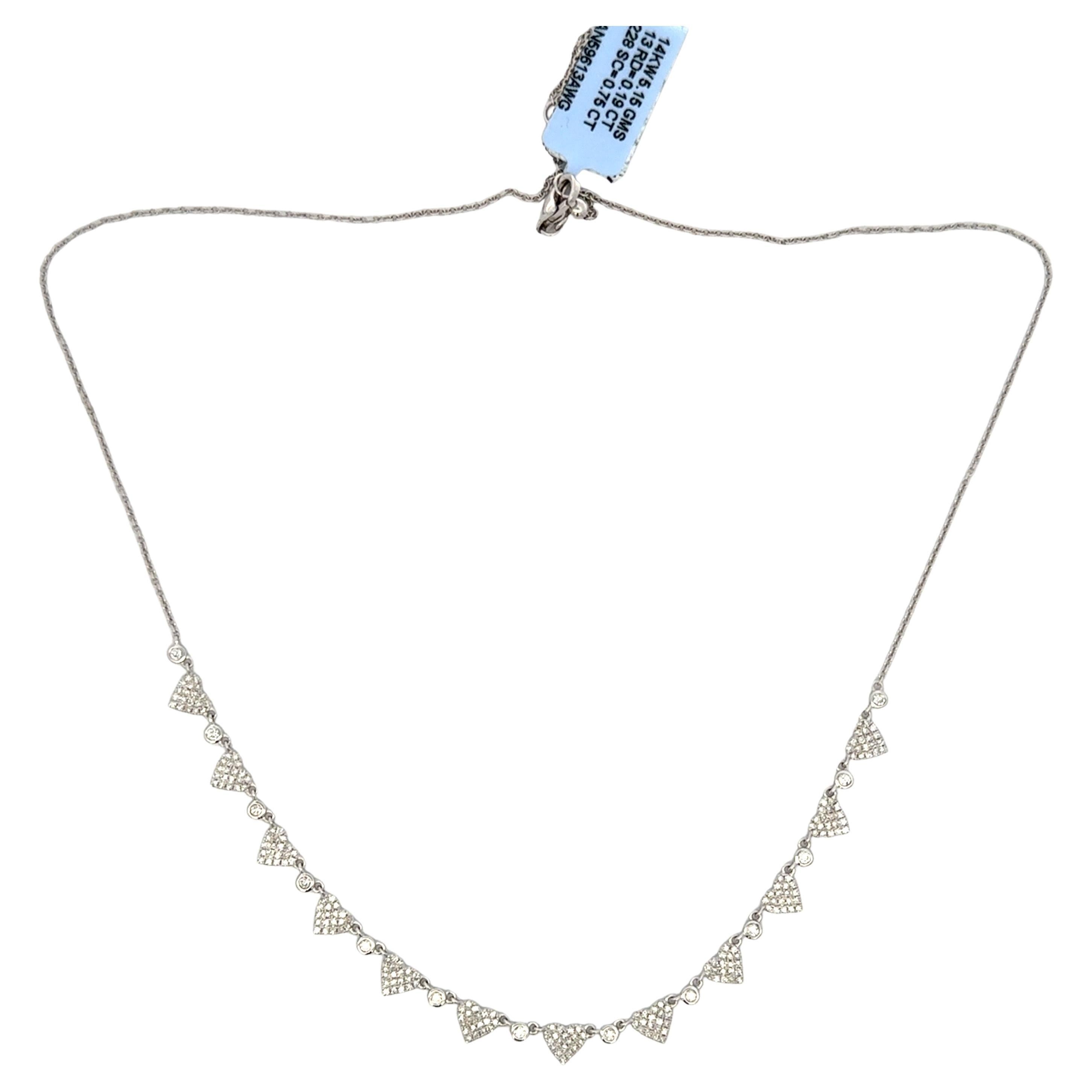 Collier à maillons en or blanc 14 carats avec chaton en forme de cœur et plusieurs diamants de 0,94 carat en vente 5