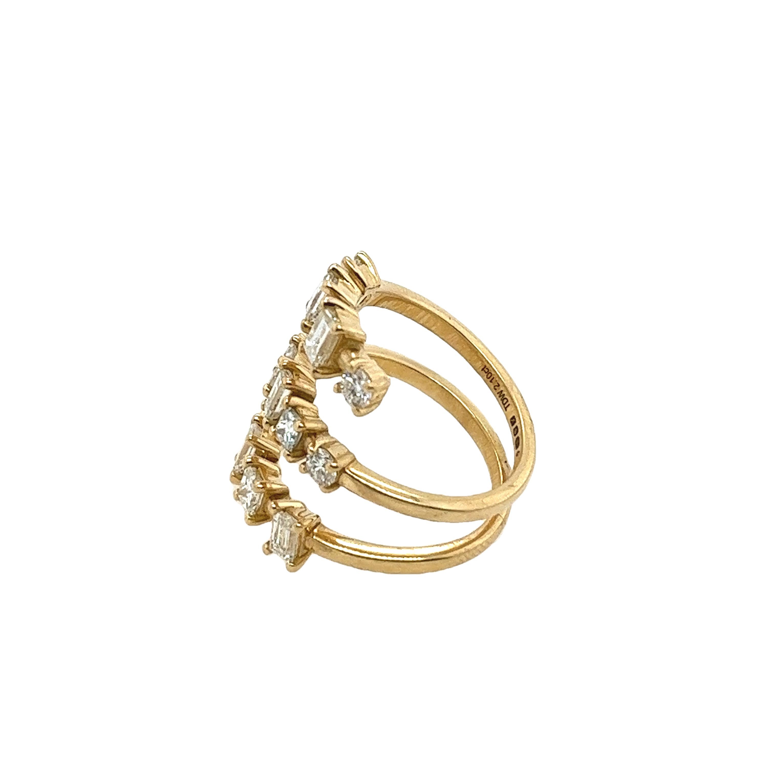 Round Cut Multi Diamond Shaped Coil Ring, 2.10ct in total Set in 18ct Yellow Gold For Sale