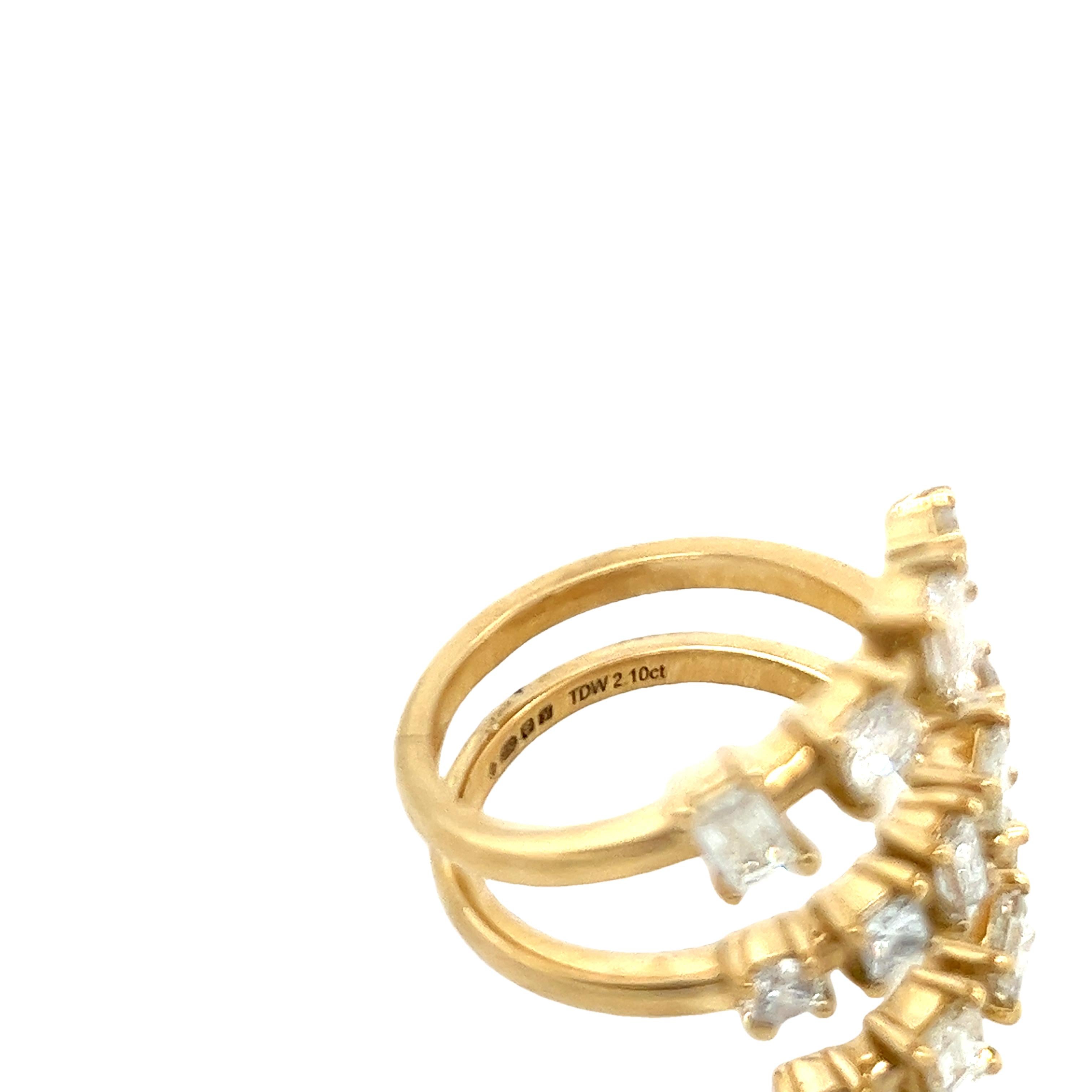 Multi Diamond Shaped Coil Ring, 2.10ct in total Set in 18ct Yellow Gold In New Condition For Sale In London, GB