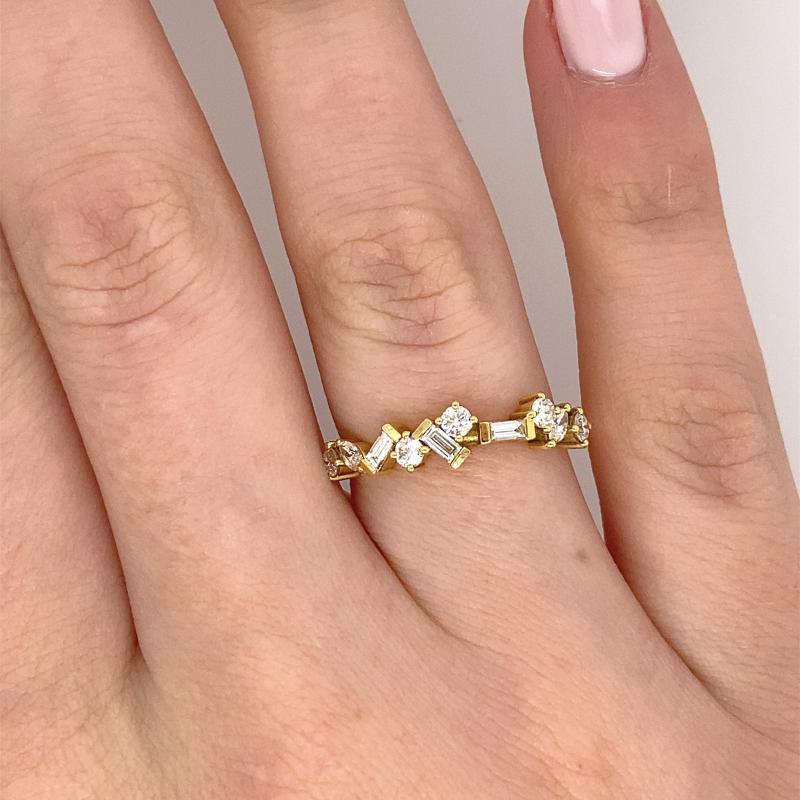 Multi Diamond Shaped Ring 0.55ct in Total Set in 18ct Yellow Gold In New Condition For Sale In London, GB