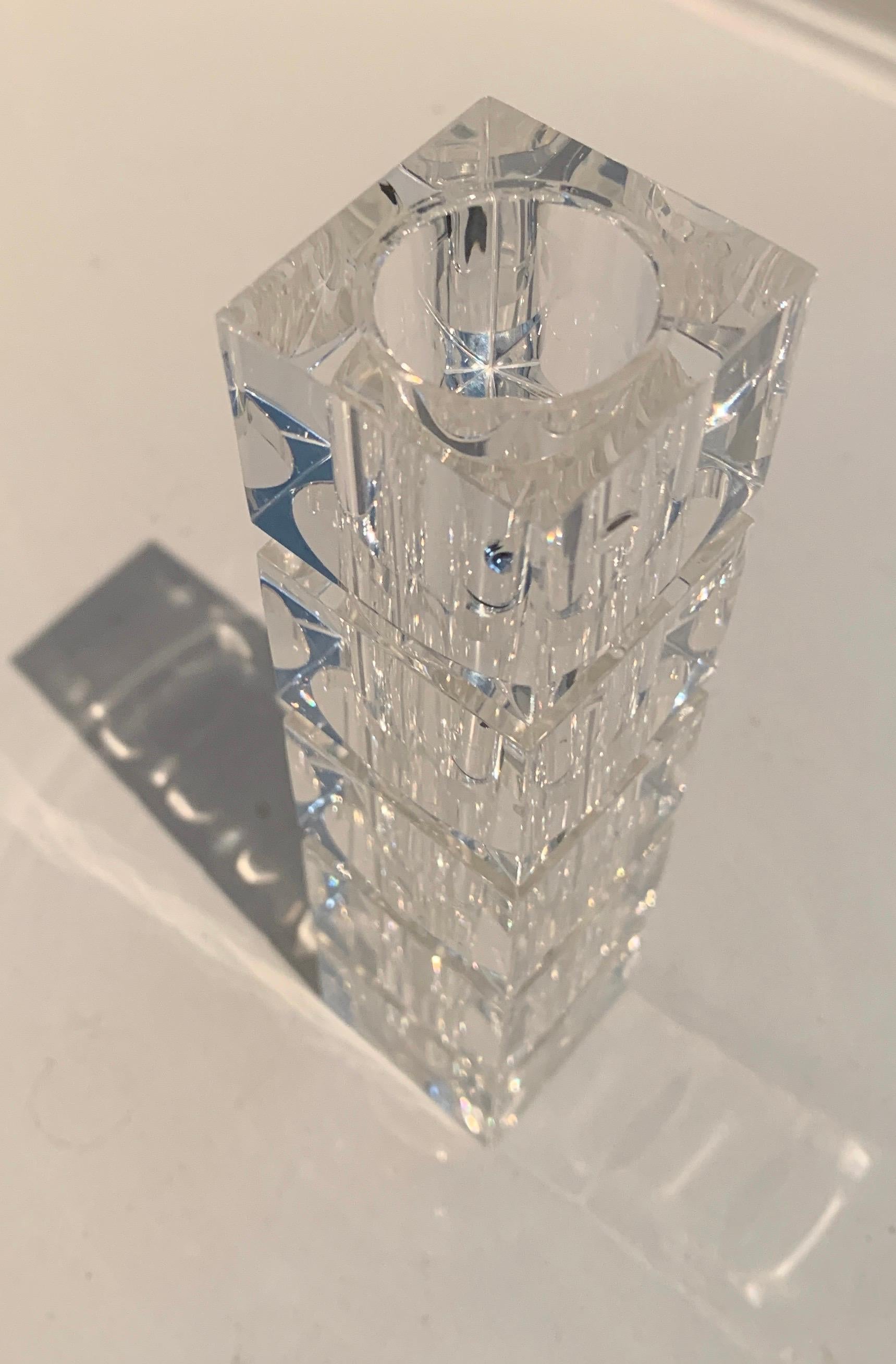 Acrilico Vaso a bocciolo in acrilico multisfaccettato in vendita
