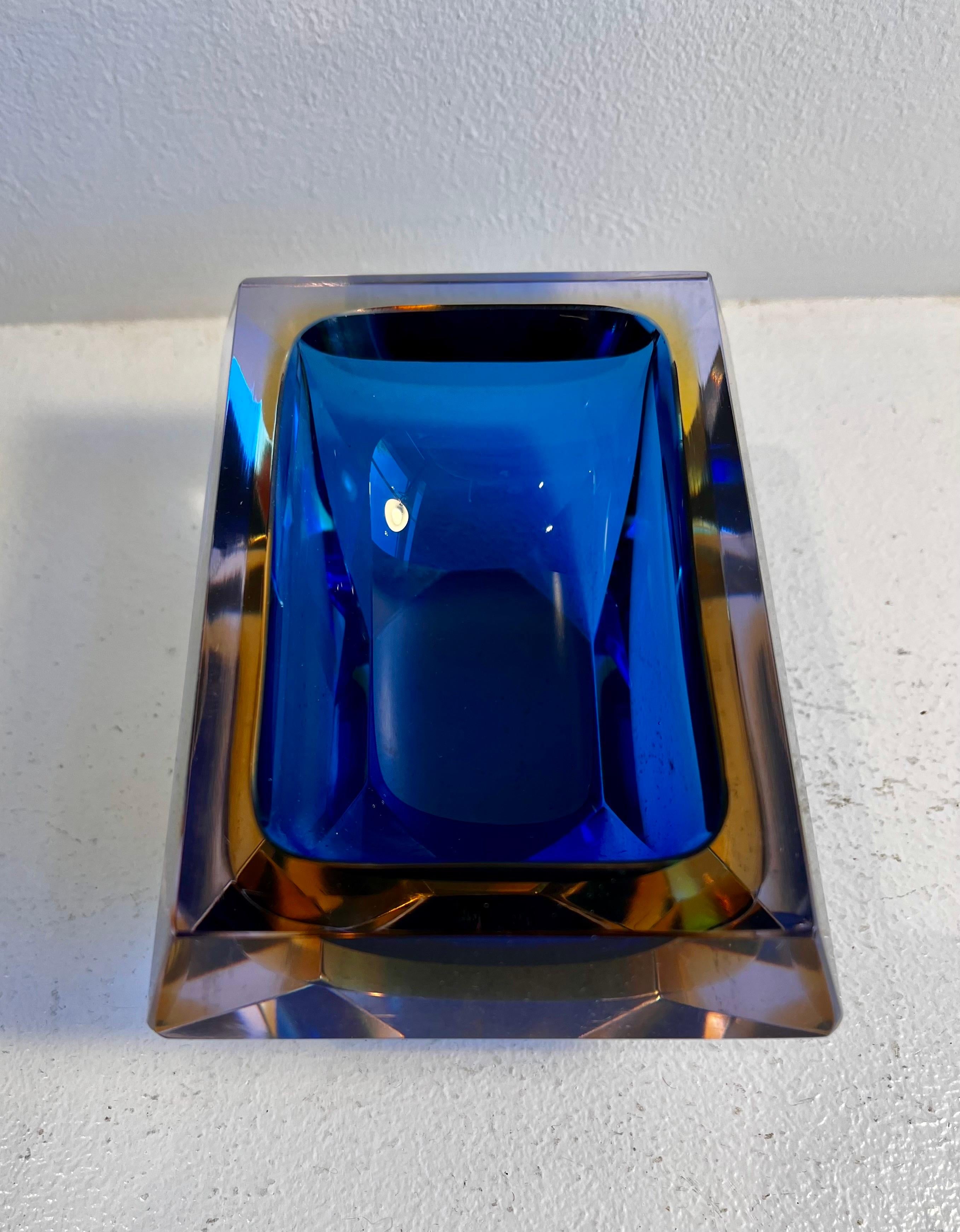 Vaso multisfaccettato in vetro di Murano blu e giallo, circa 1970 in vendita 5
